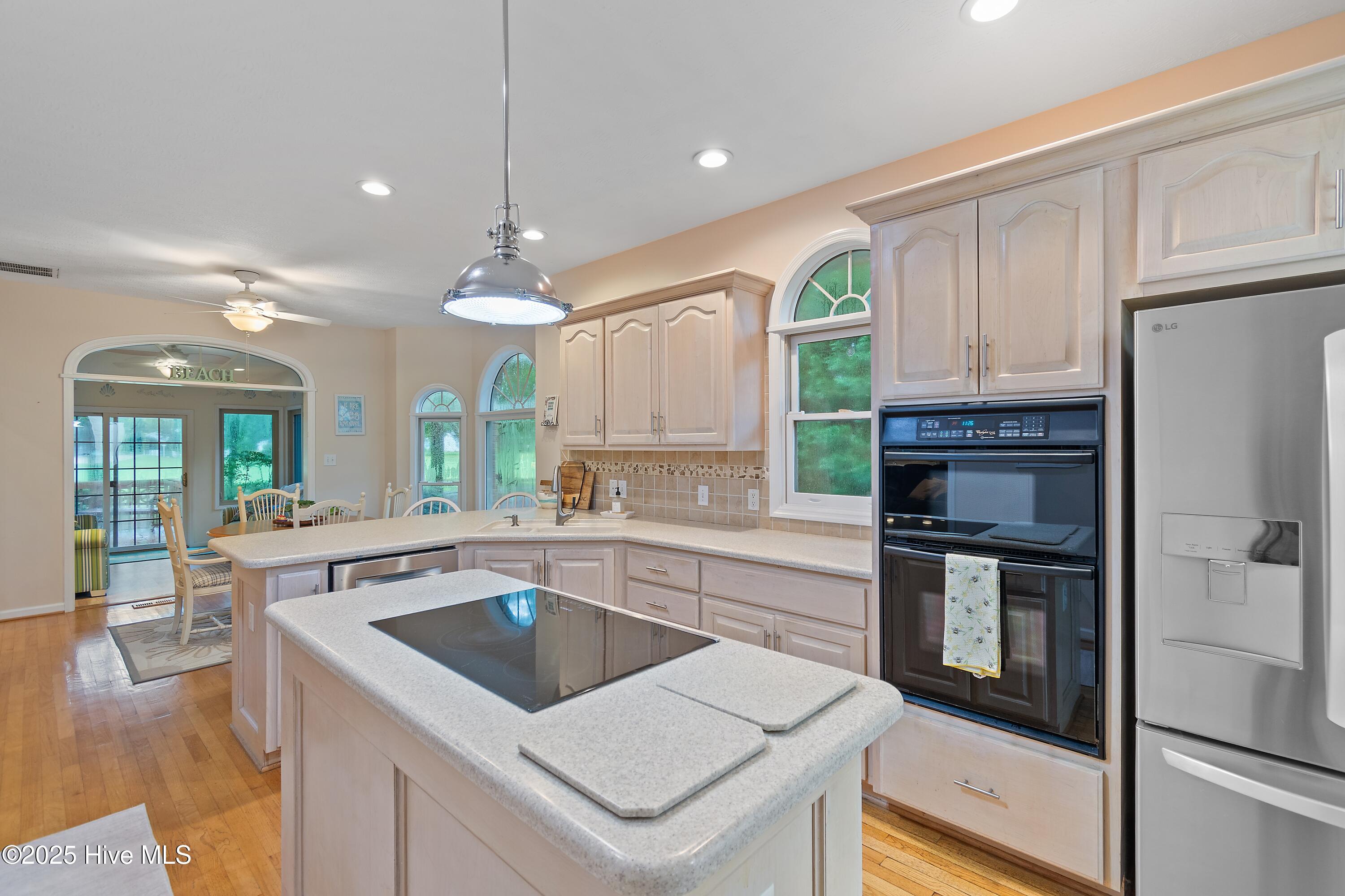 100522633 | Photo 12