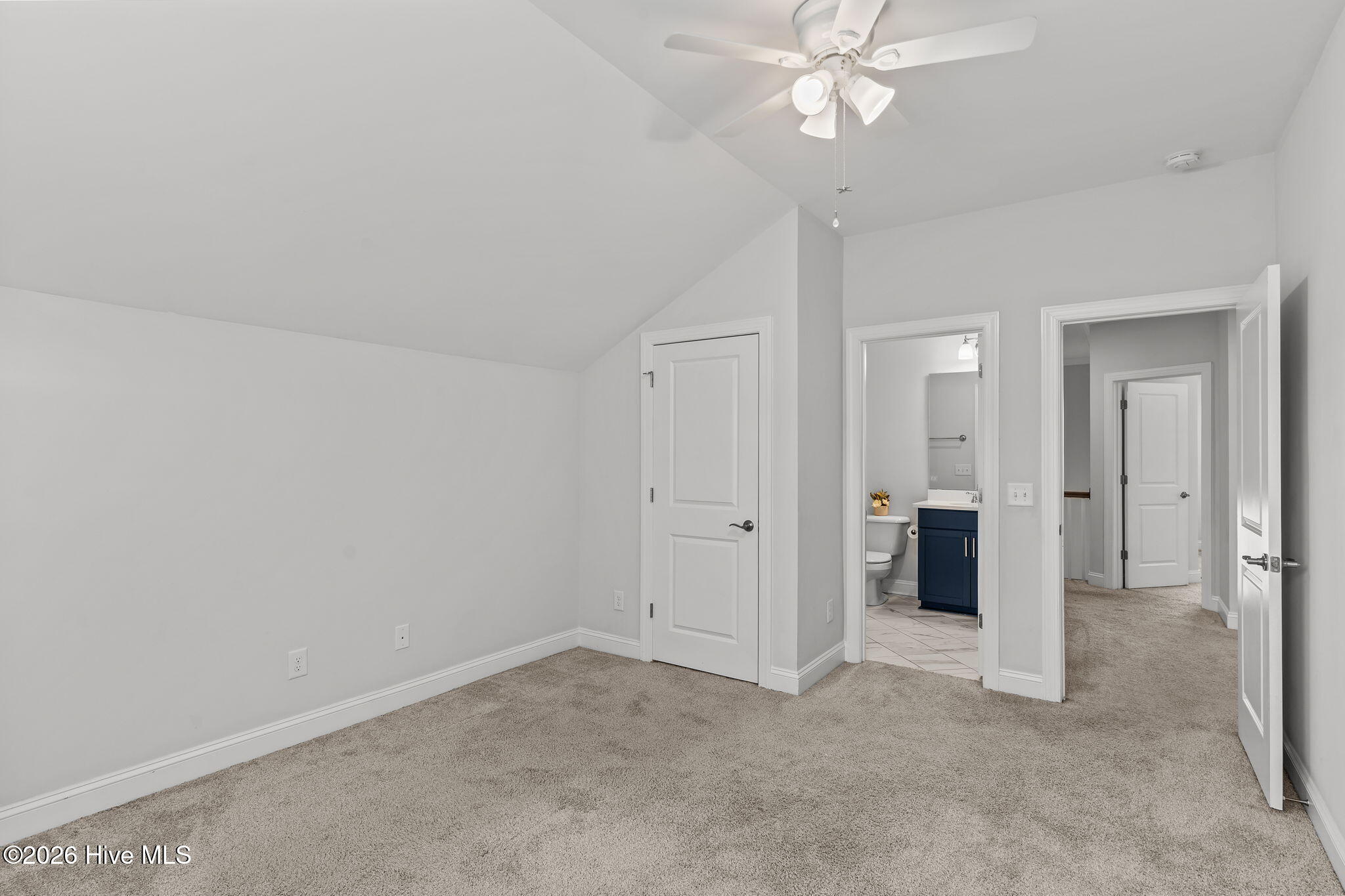 100548771 | Photo 33