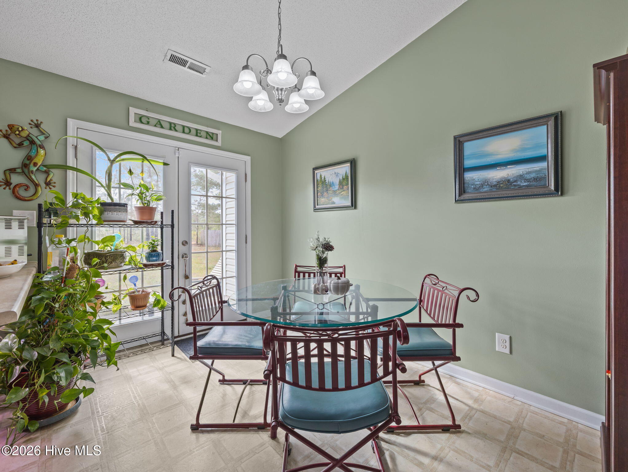 100566784 | Photo 14