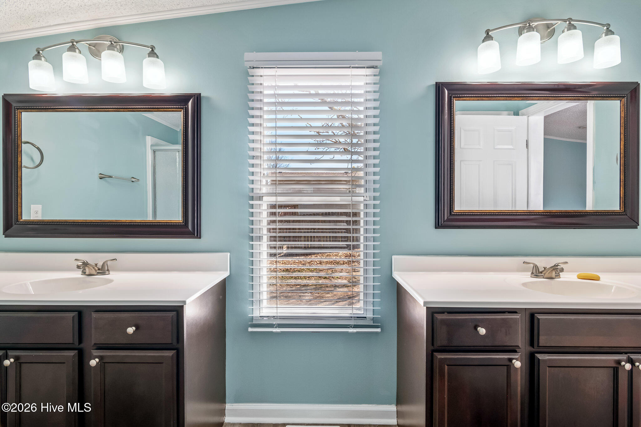 100564681 | Photo 18