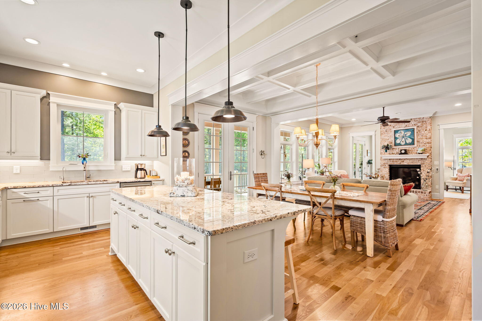 100567886 | Photo 19