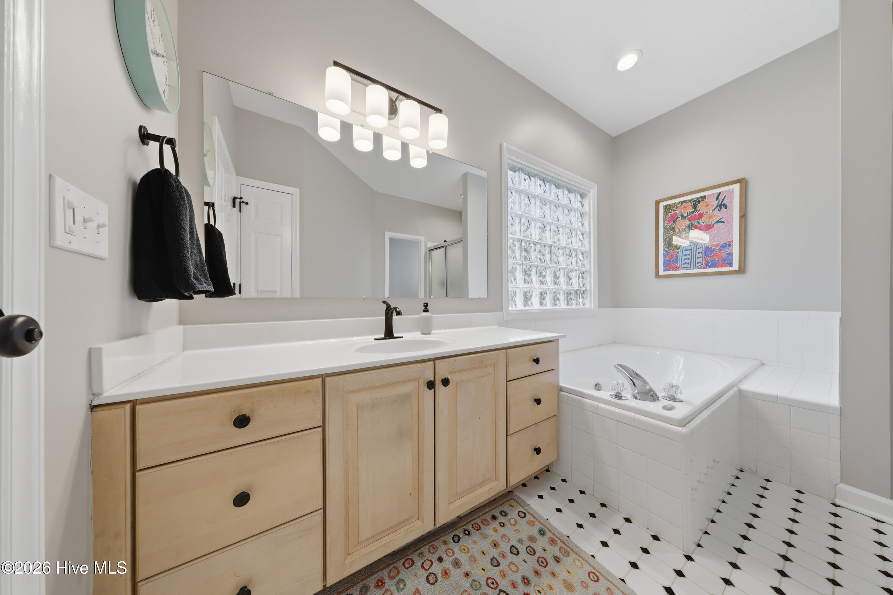 100561627 | Photo 27