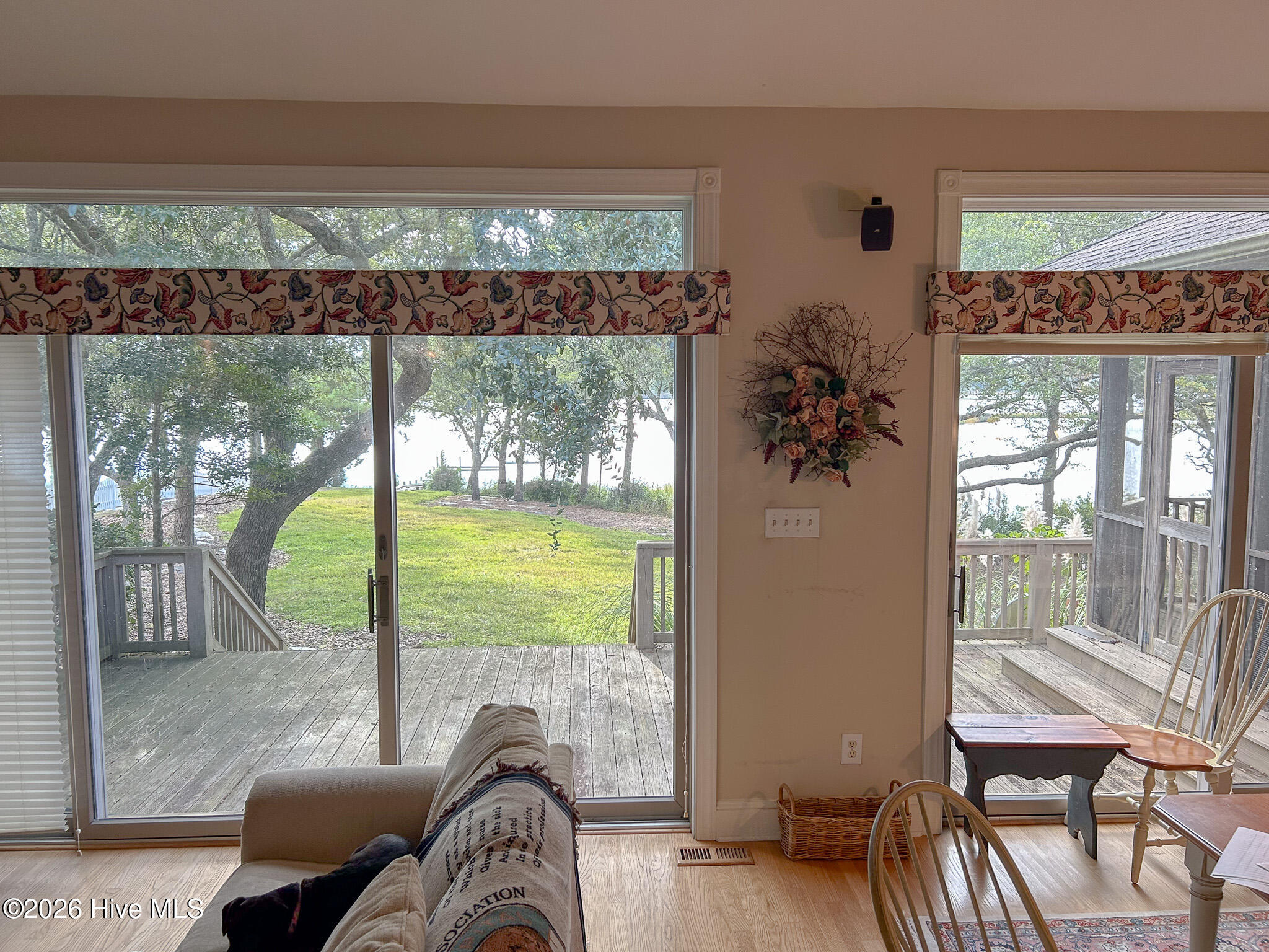 100551143 | Photo 37