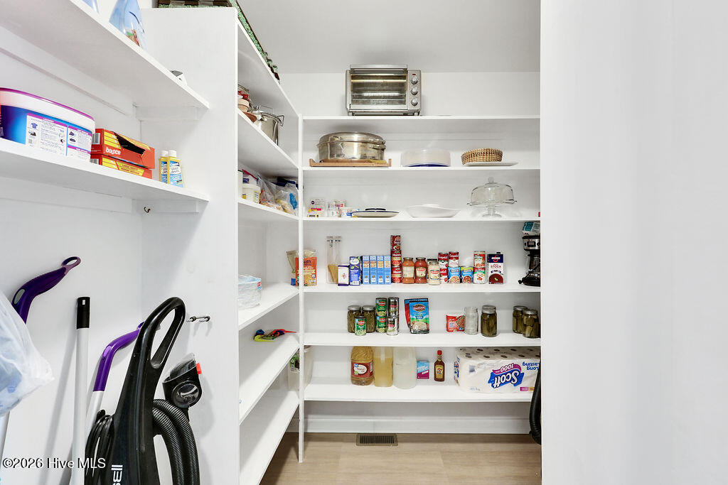 100551760 | Photo 19