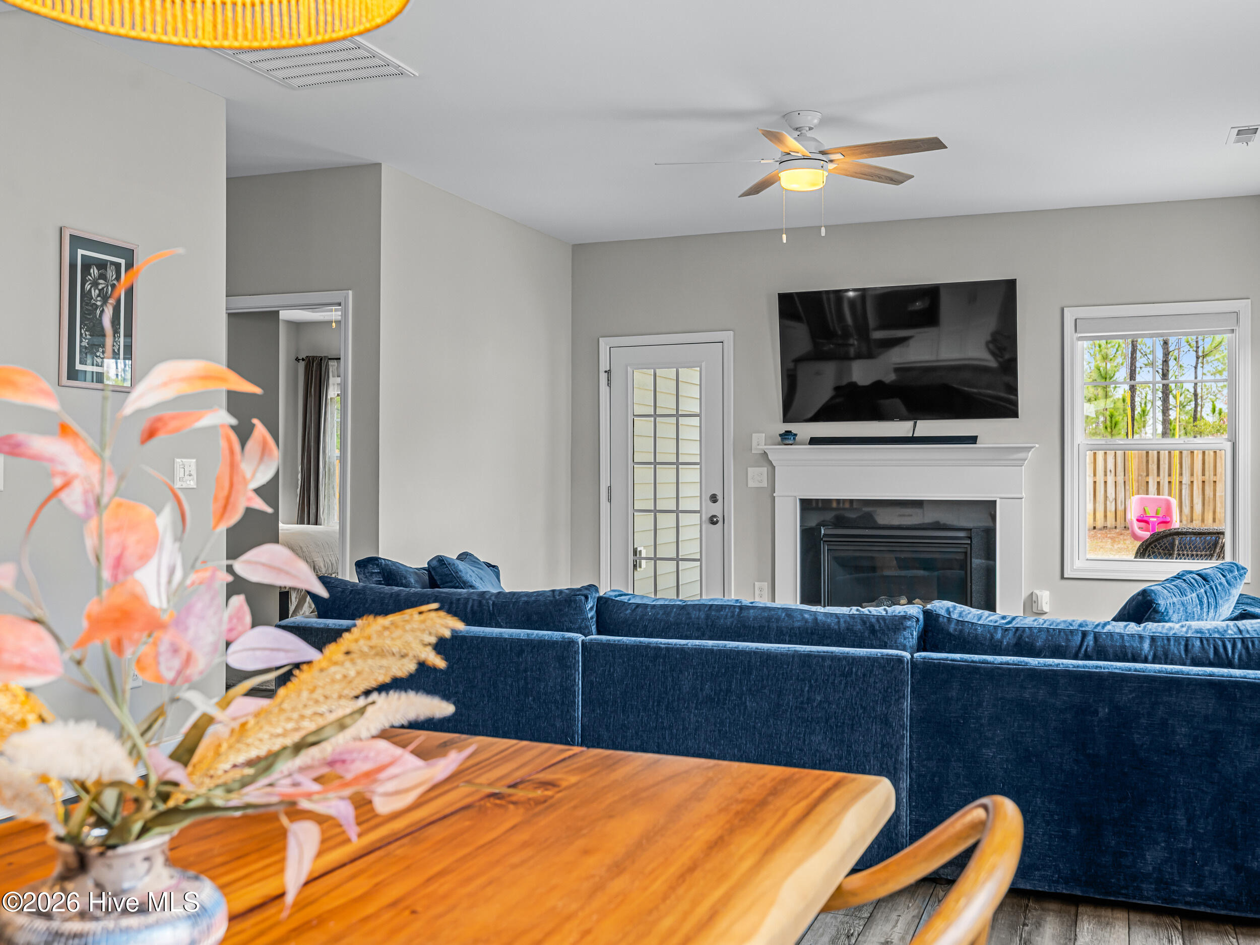 100558096 | Photo 11