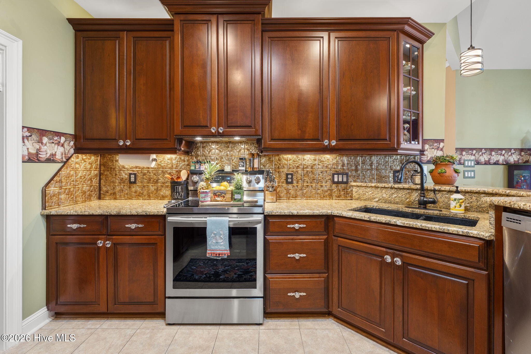 100563951 | Photo 23