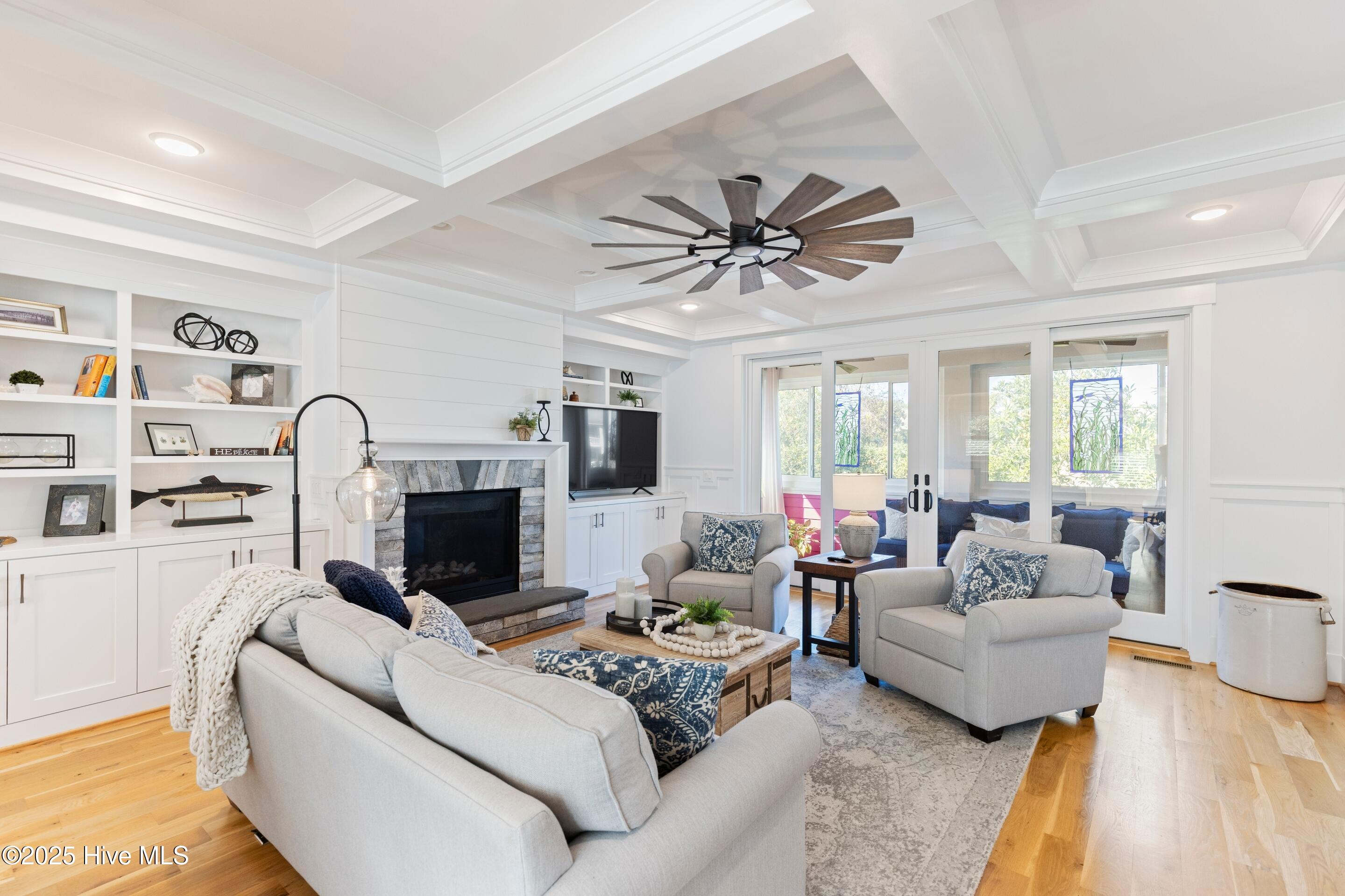 100540413 | Photo 11