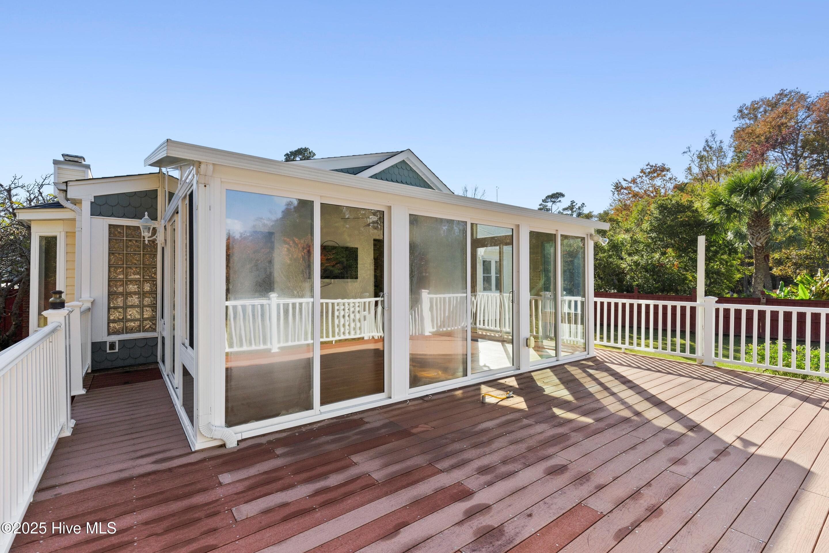 100540586 | Photo 54