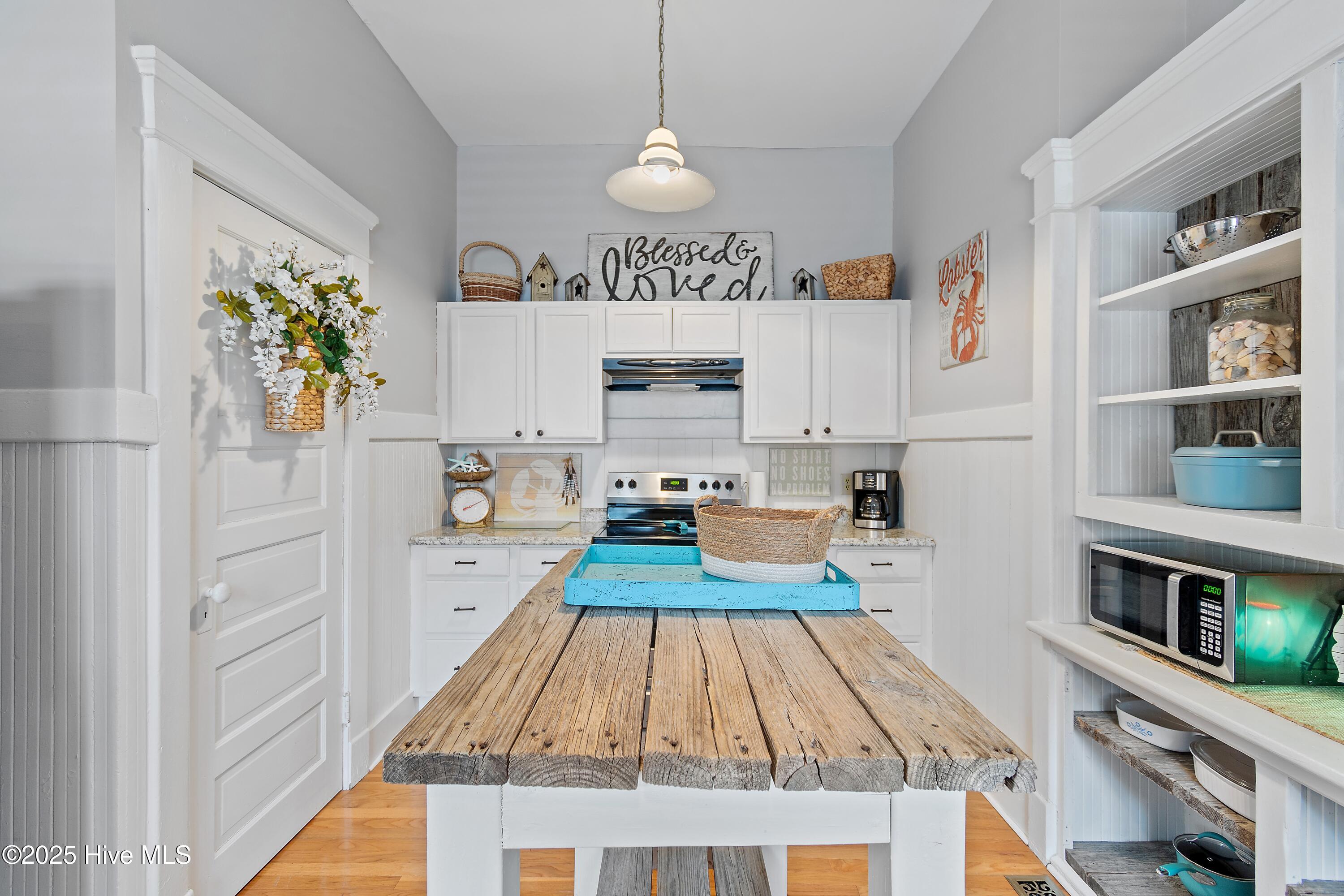 100544139 | Photo 23