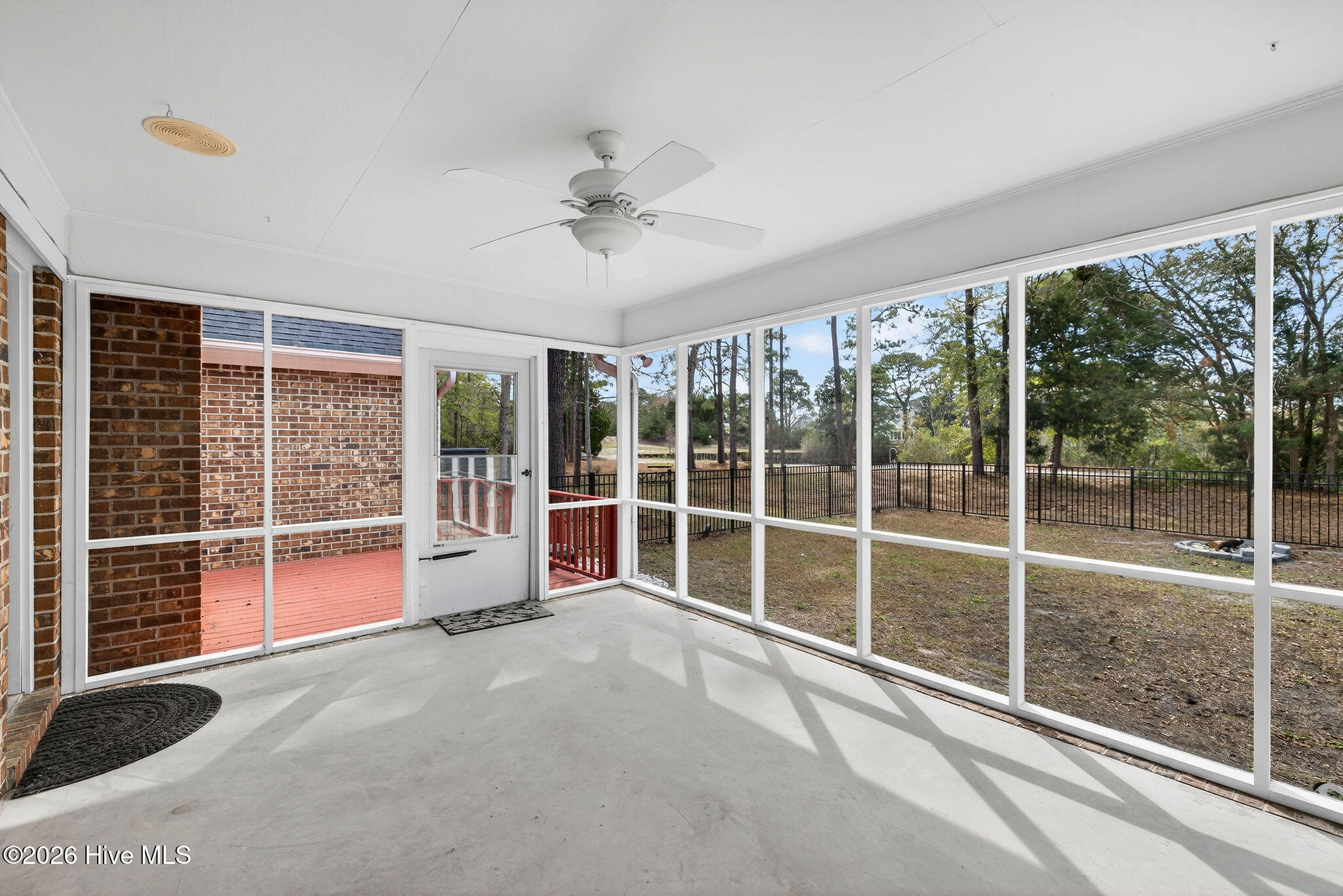 100561211 | Photo 25