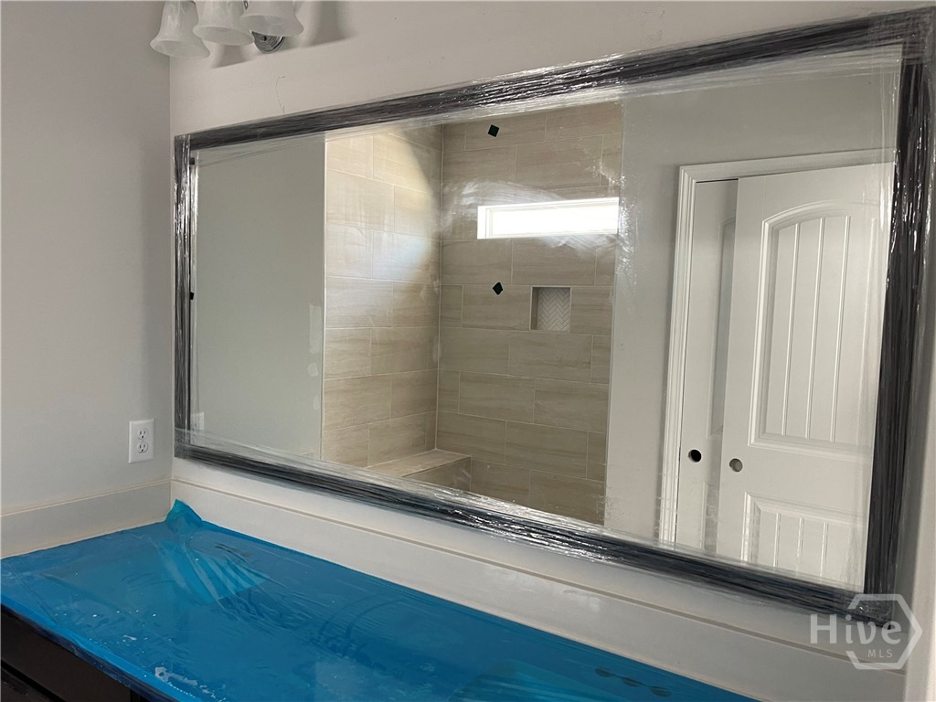 Double Vanity with Quartz Counter Tops