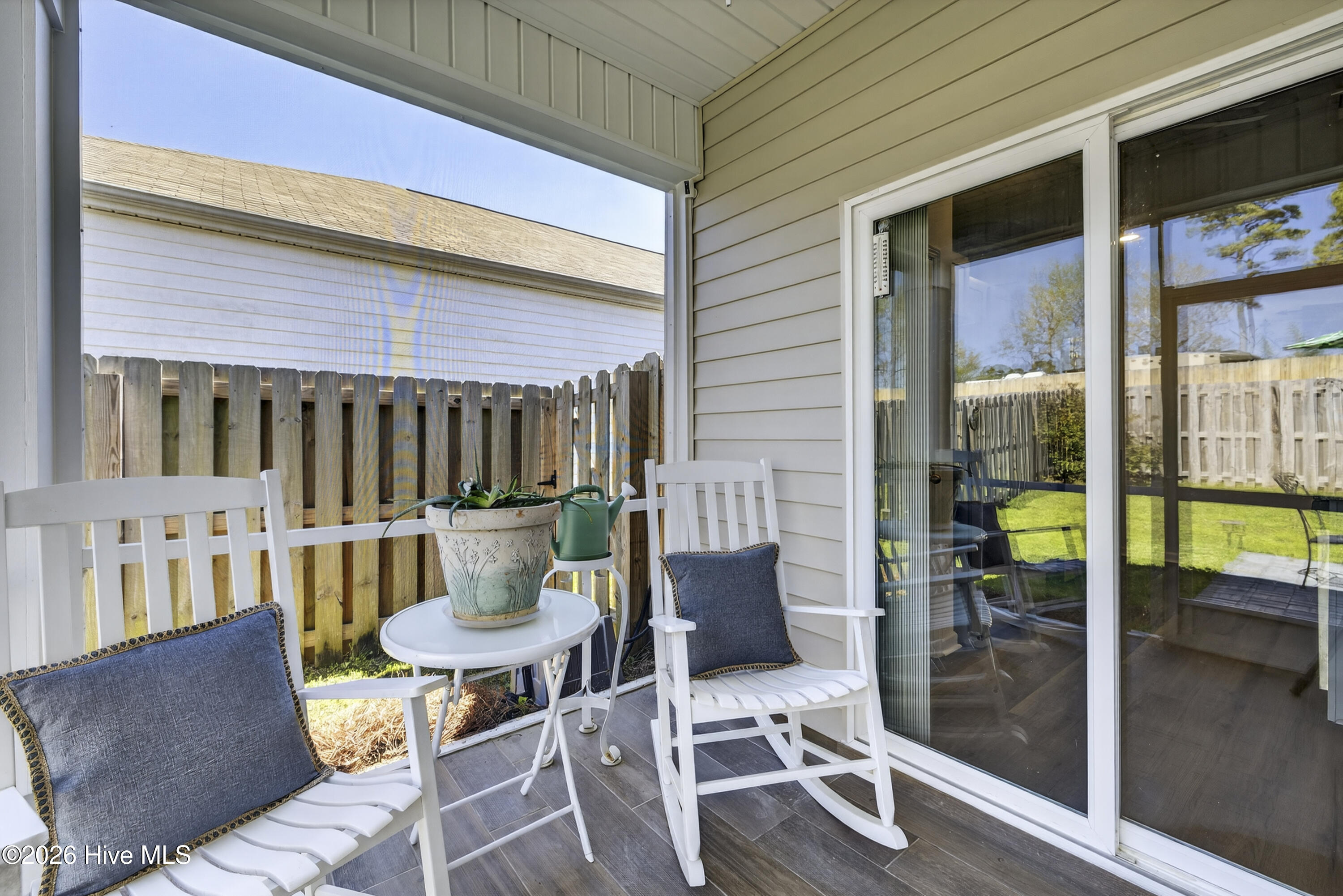 100560970 | Photo 16