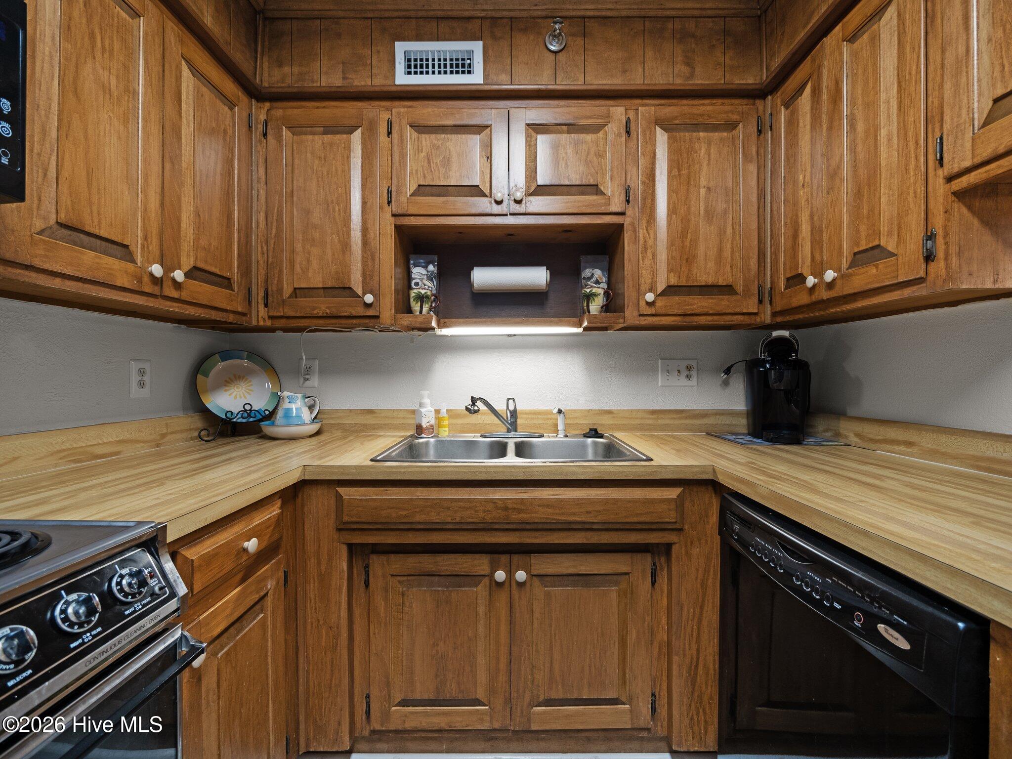 100548532 | Photo 14