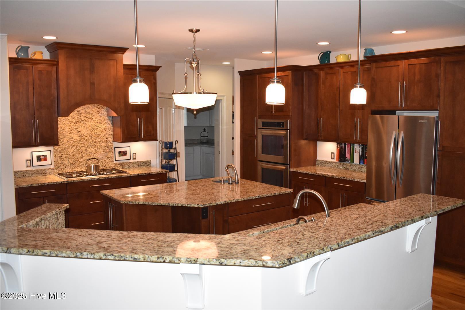 100518615 | Photo 28