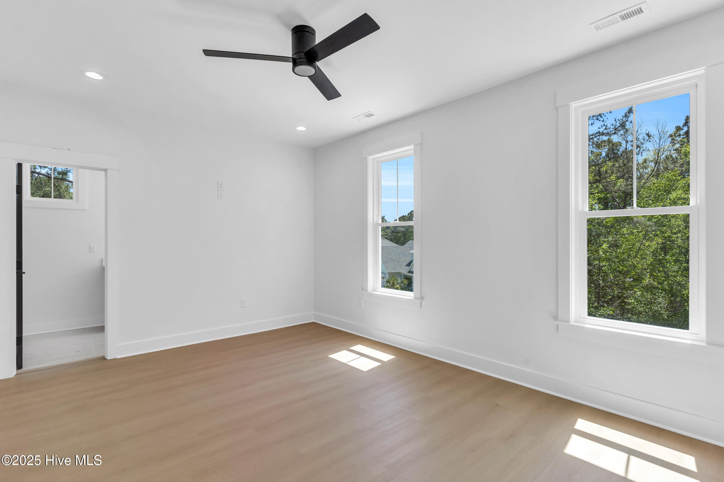 100501521 | Photo 19