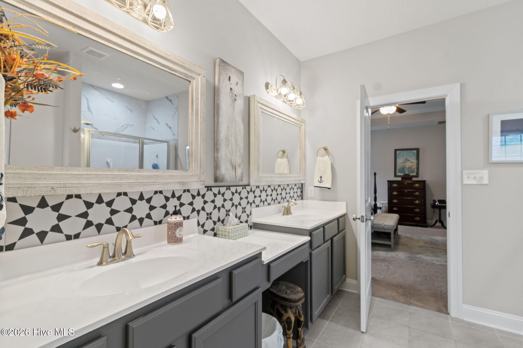 100560055 | Photo 19