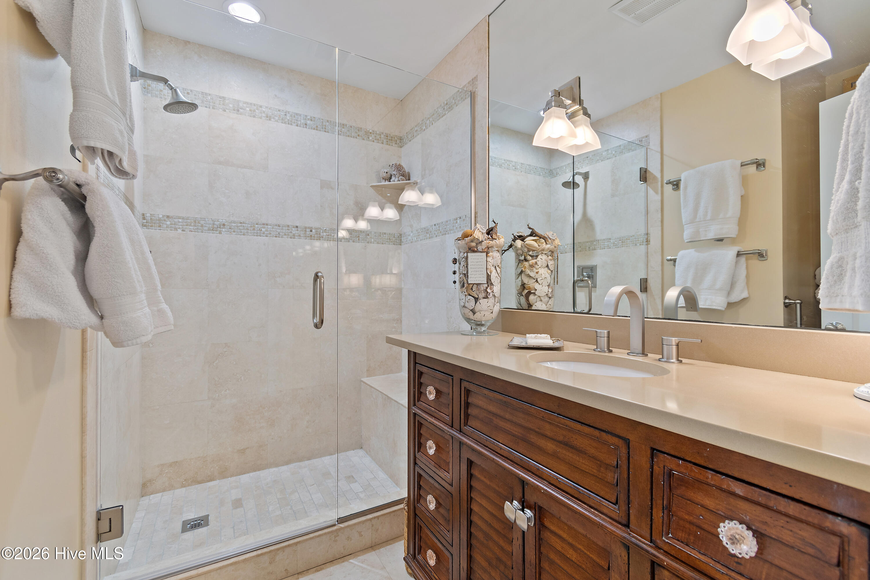 100557263 | Photo 26