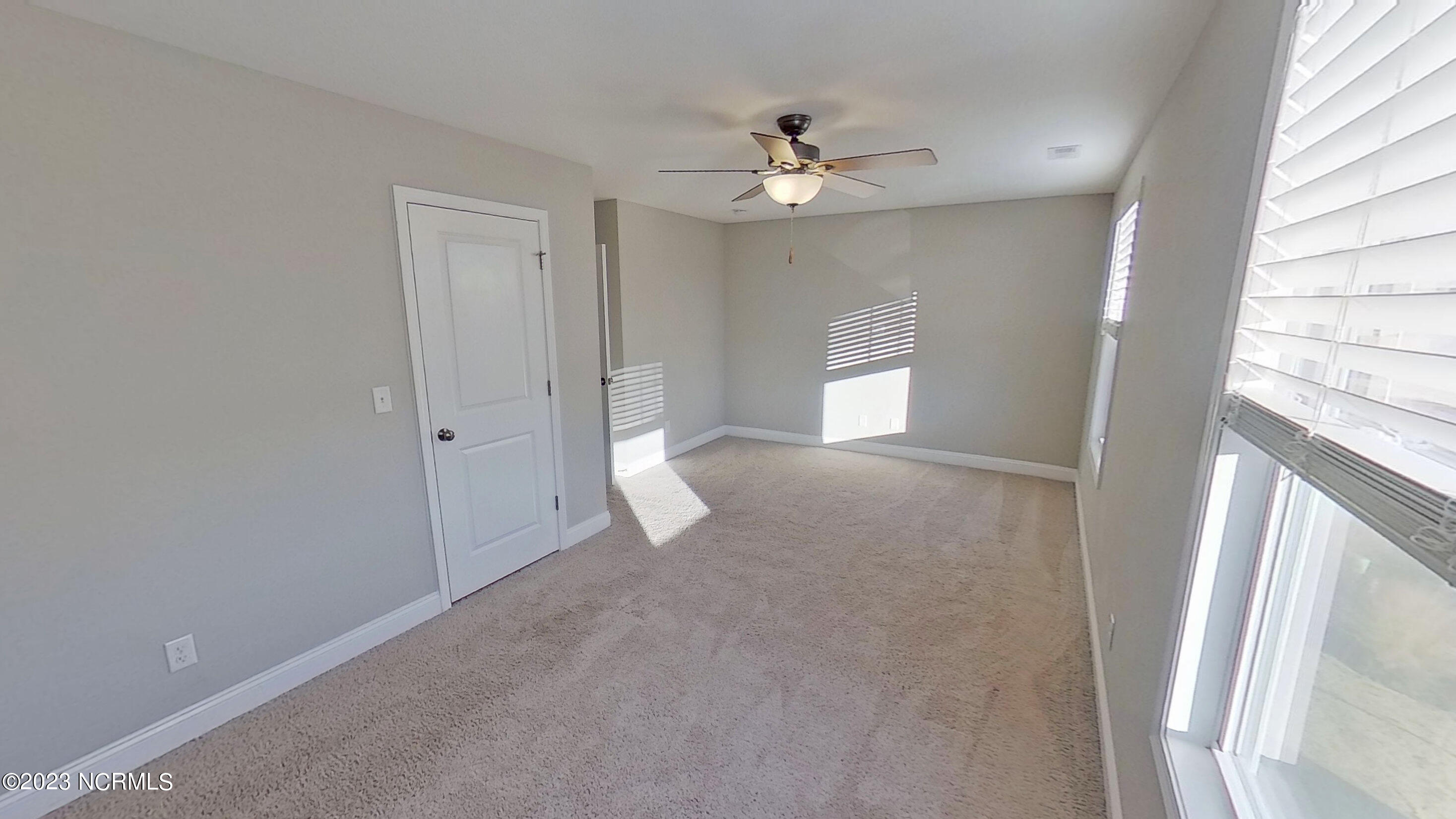 100543878 | Photo 35