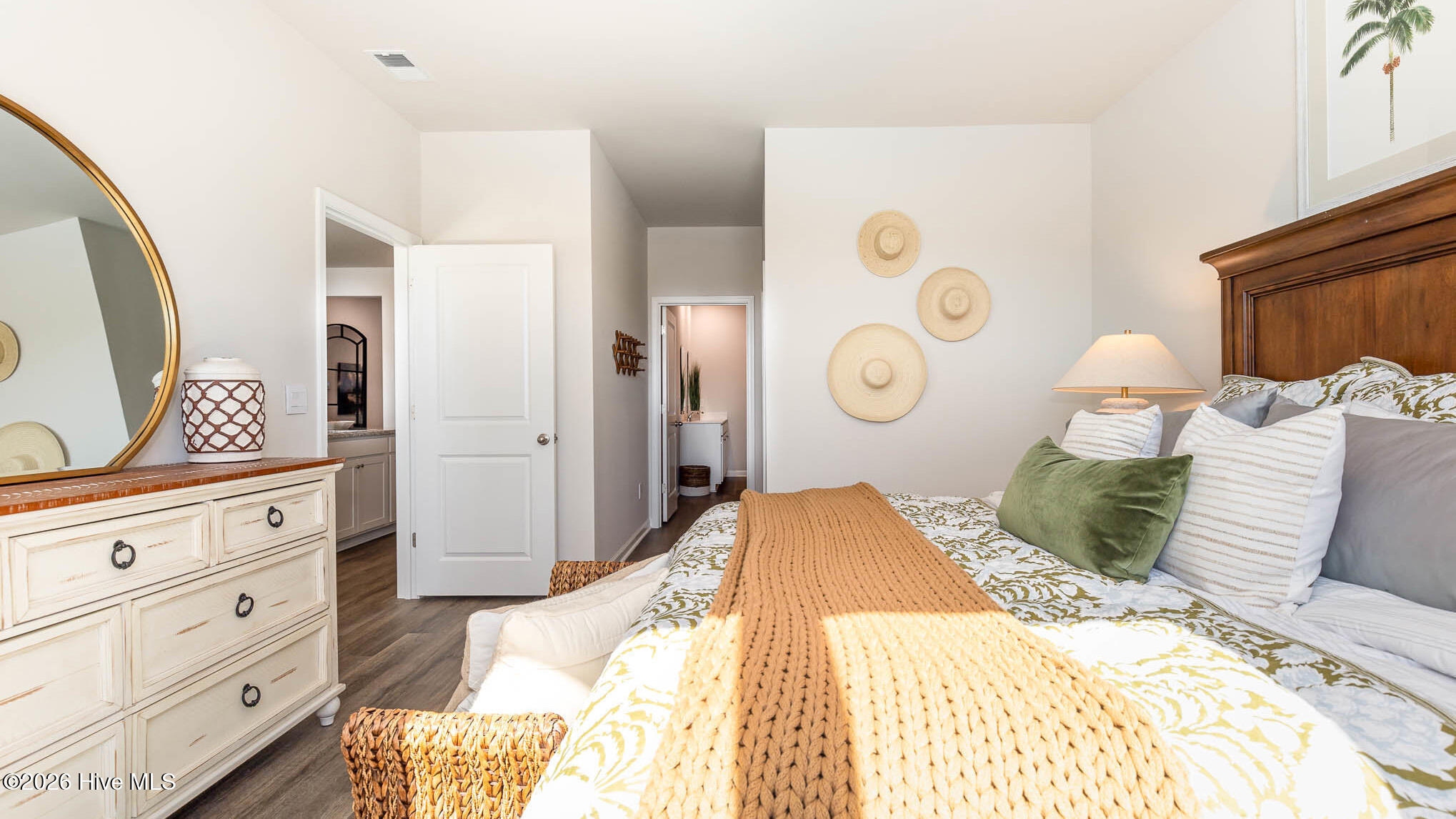 100563876 | Photo 21