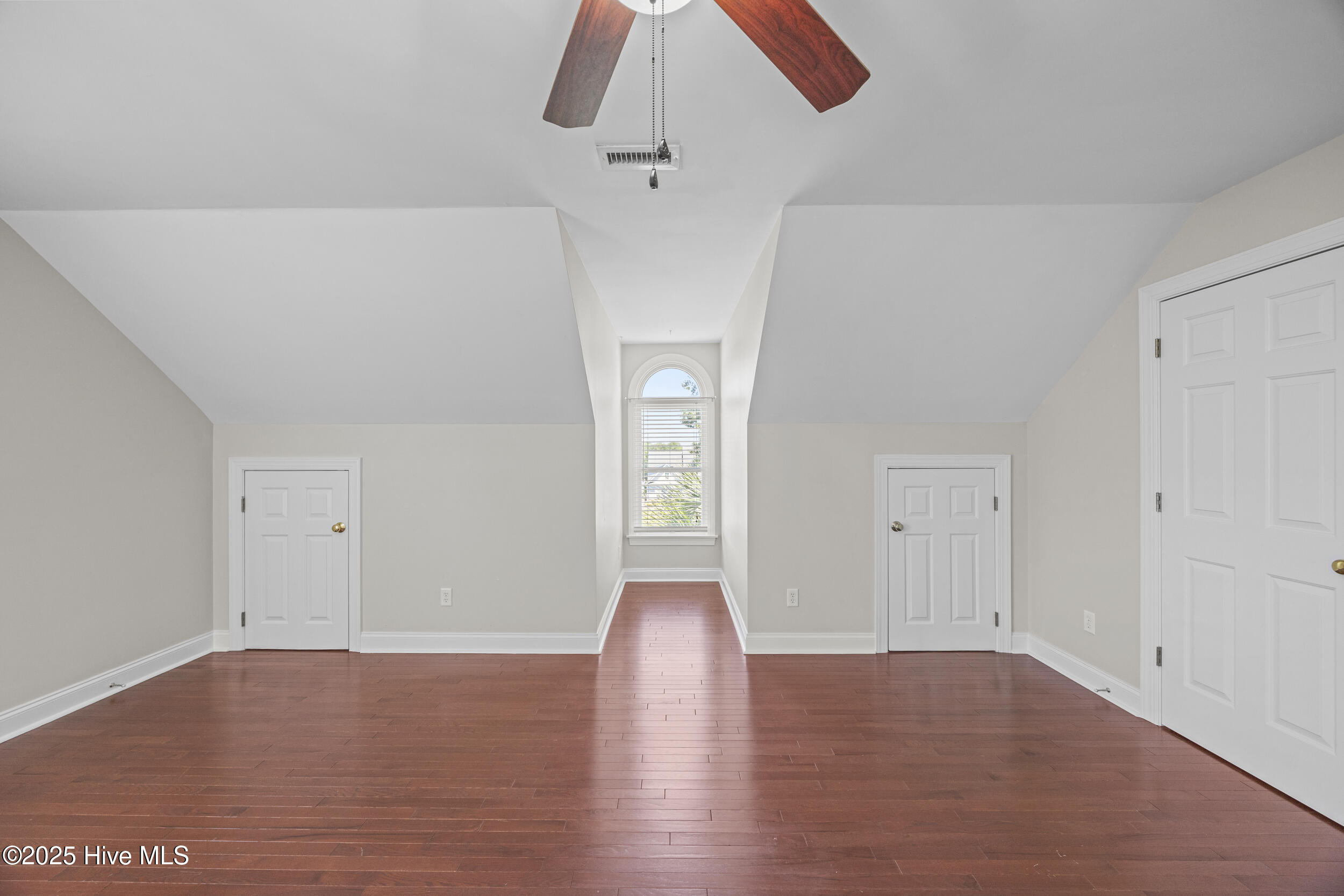 100519629 | Photo 45