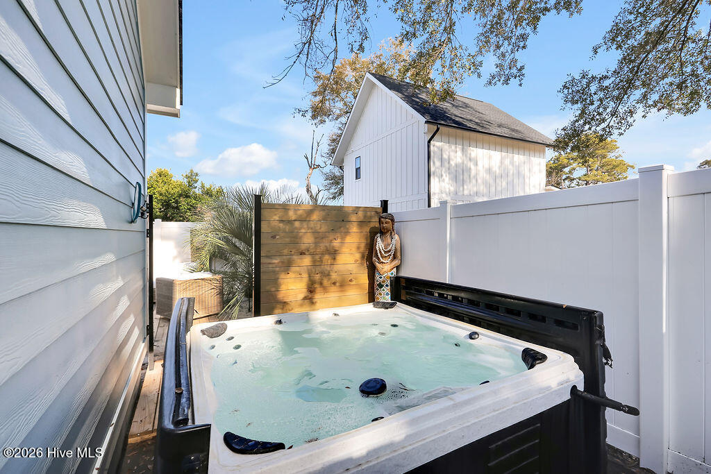 100549041 | Photo 40