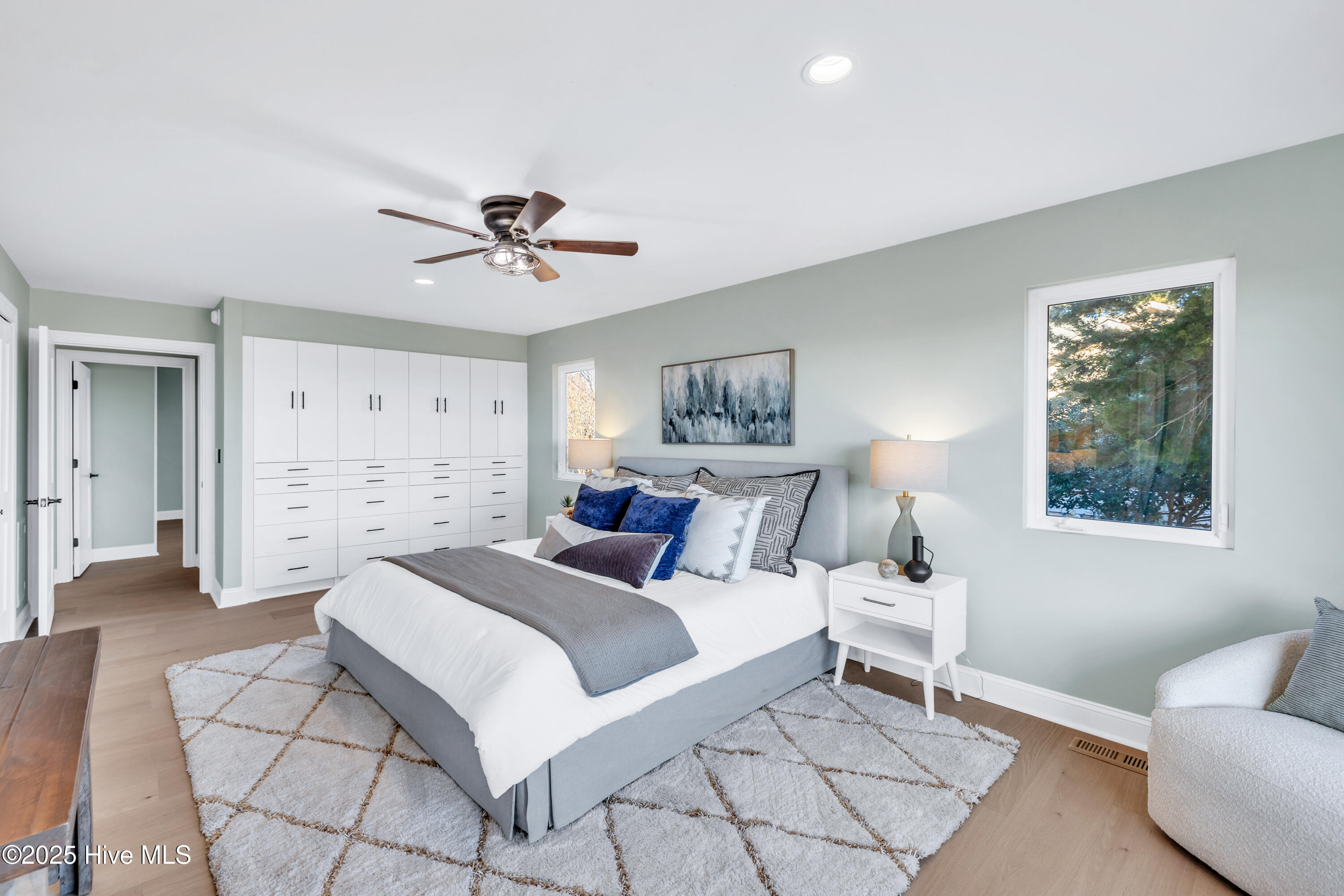 100545827 | Photo 29