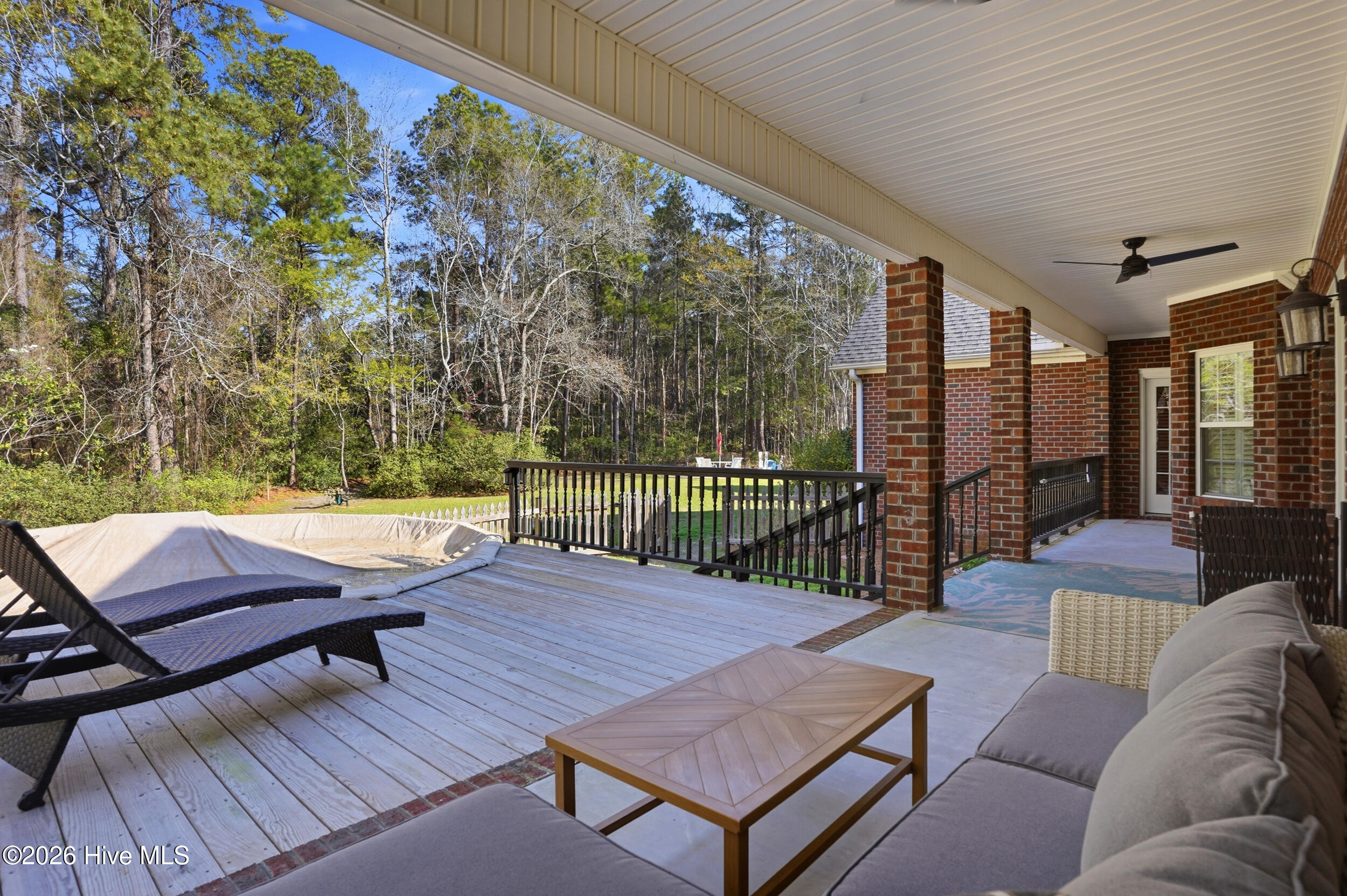 100563300 | Photo 33