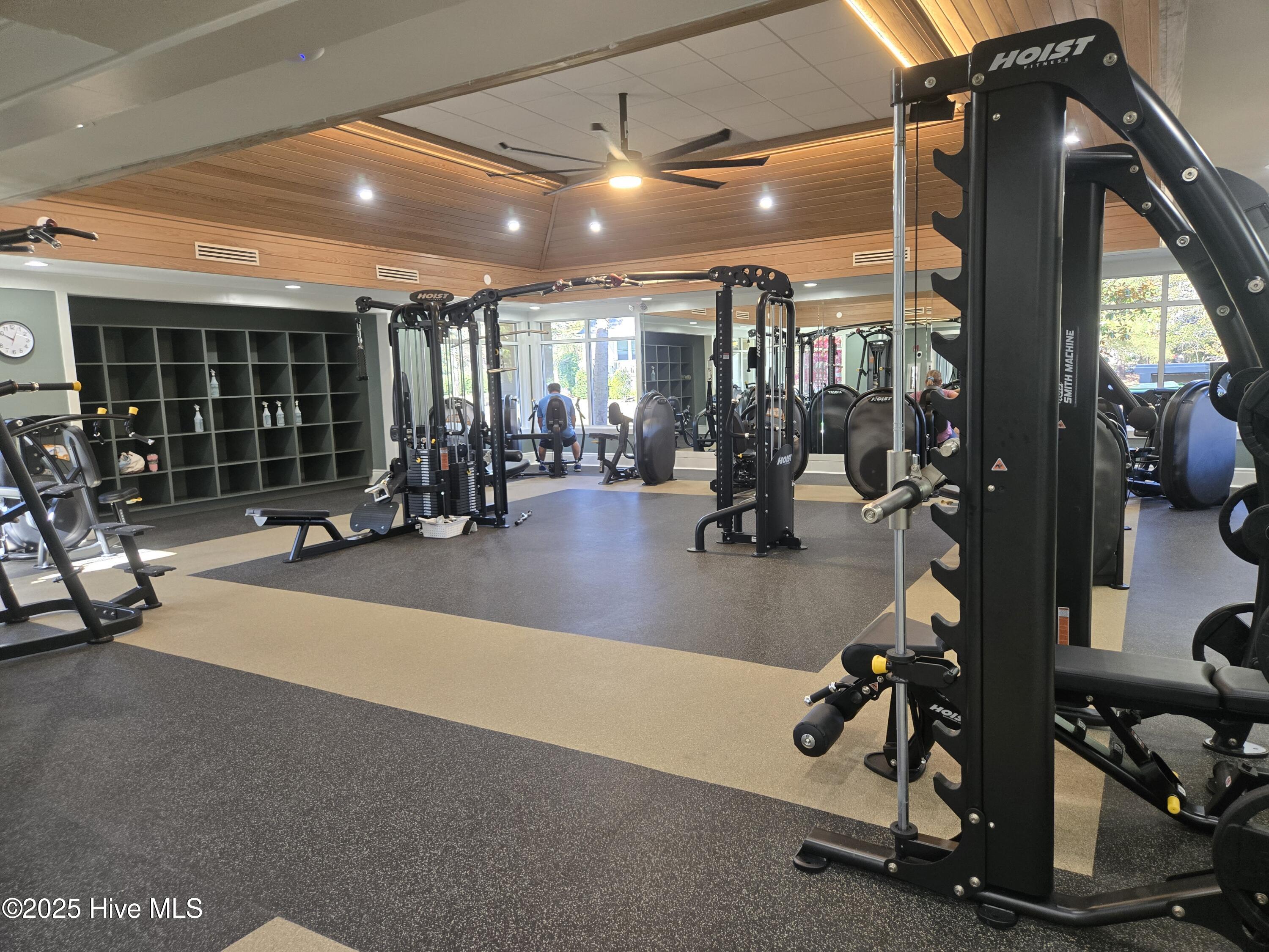 100545211 | Photo 86