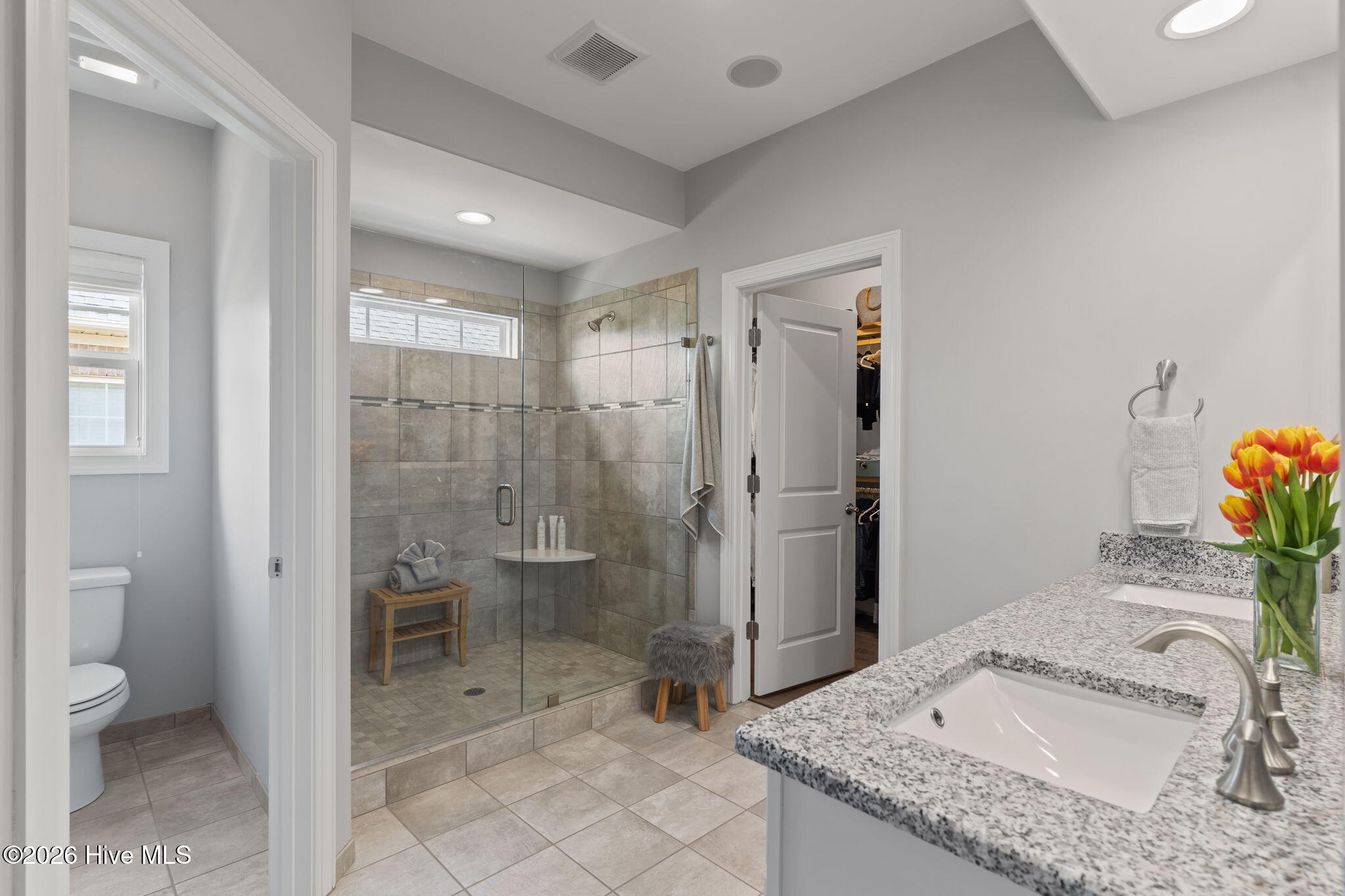 100560533 | Photo 21