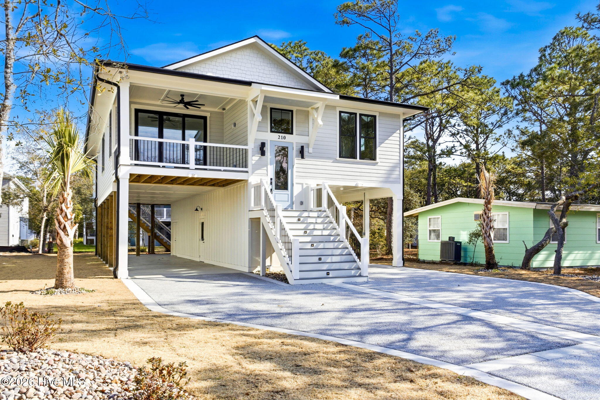 100554131 | Photo 40