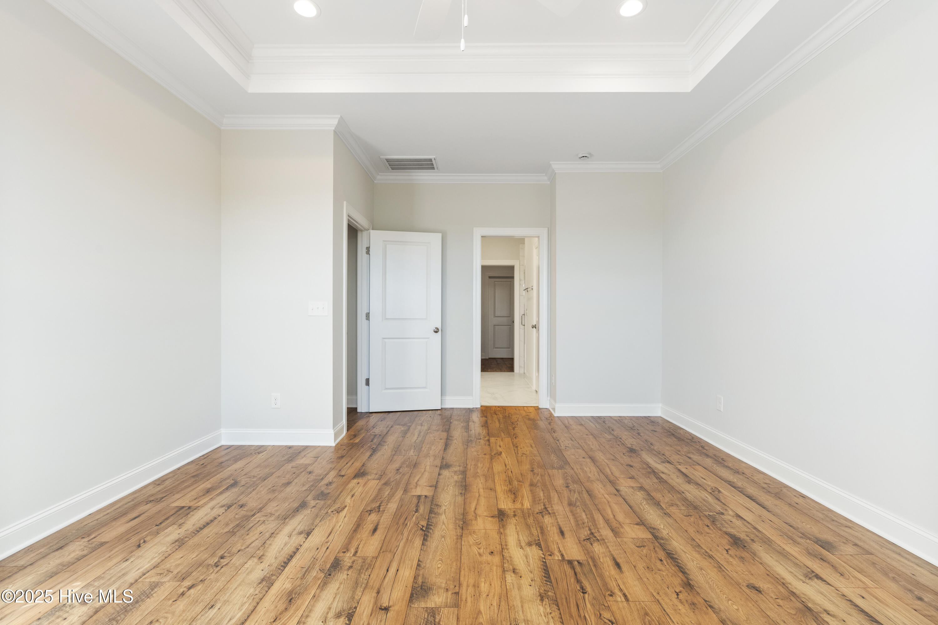 100522089 | Photo 21