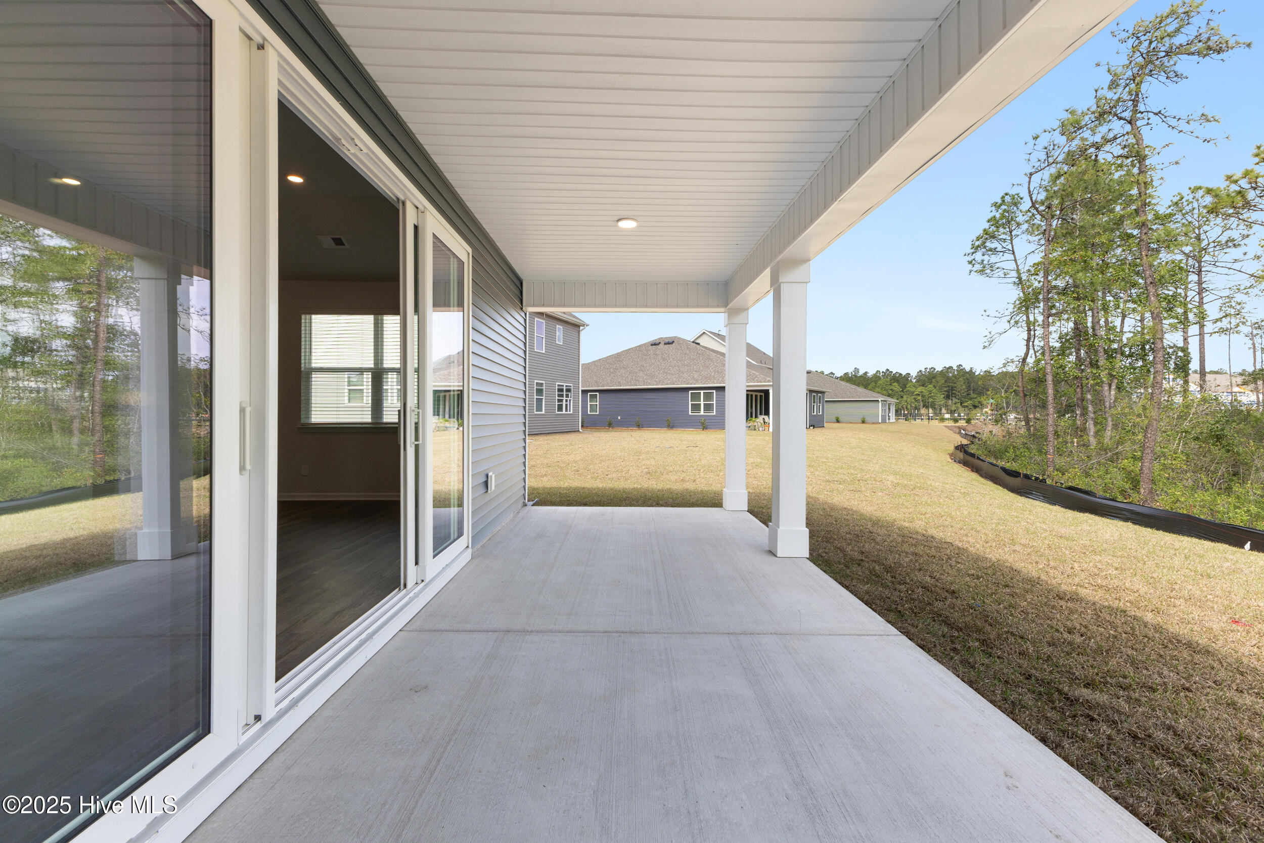 100562718 | Photo 27