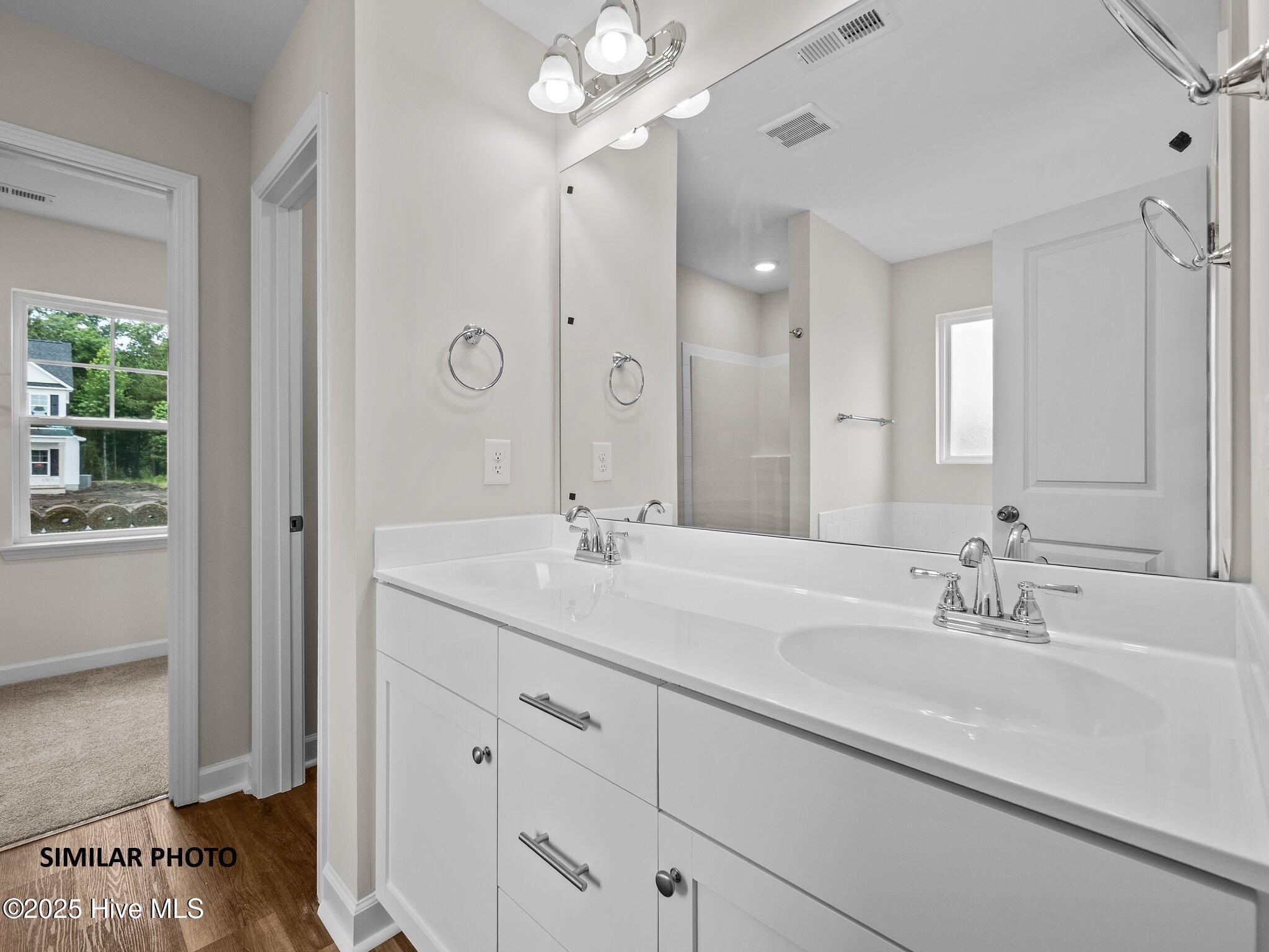 100519589 | Photo 22