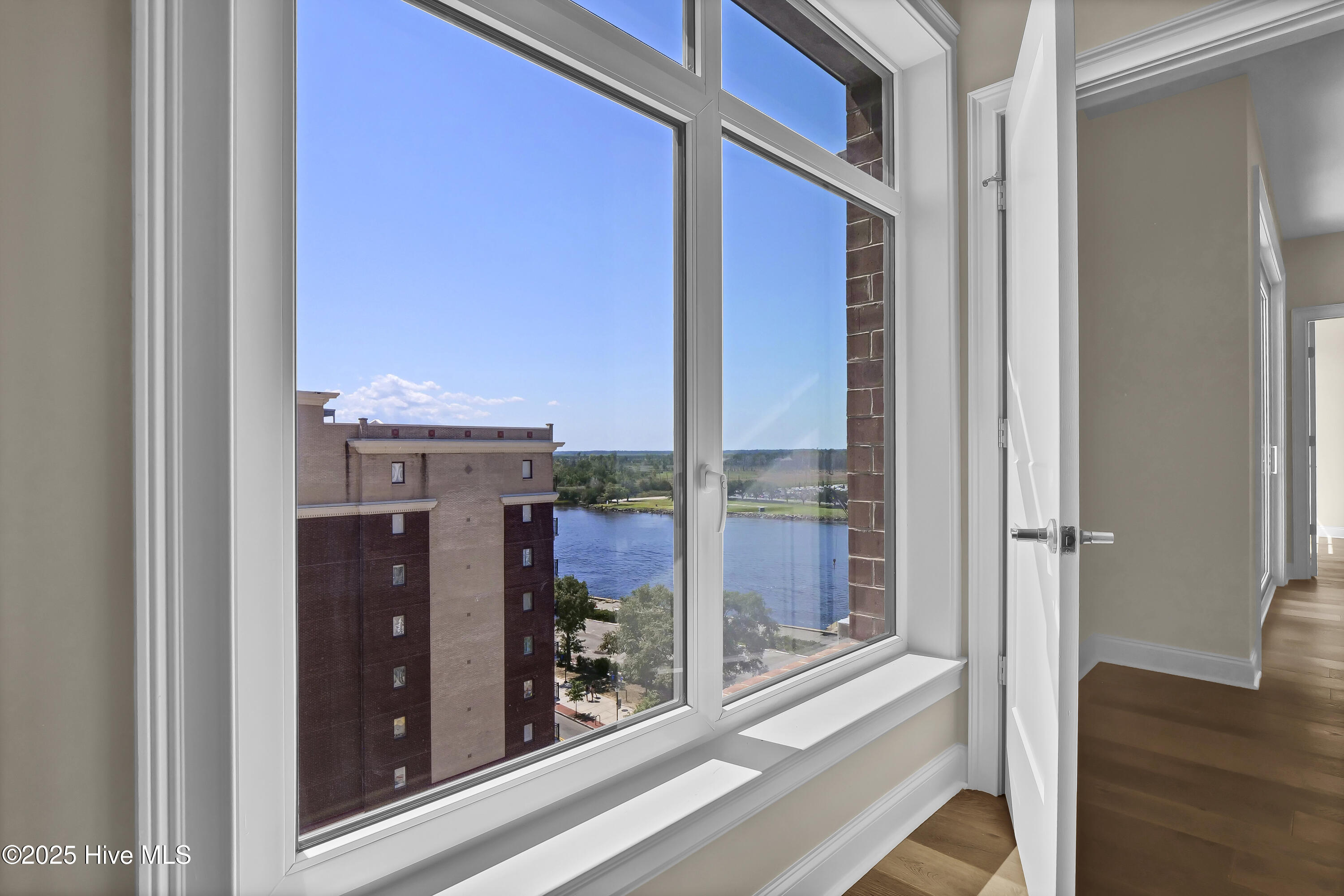 100526322 | Photo 74