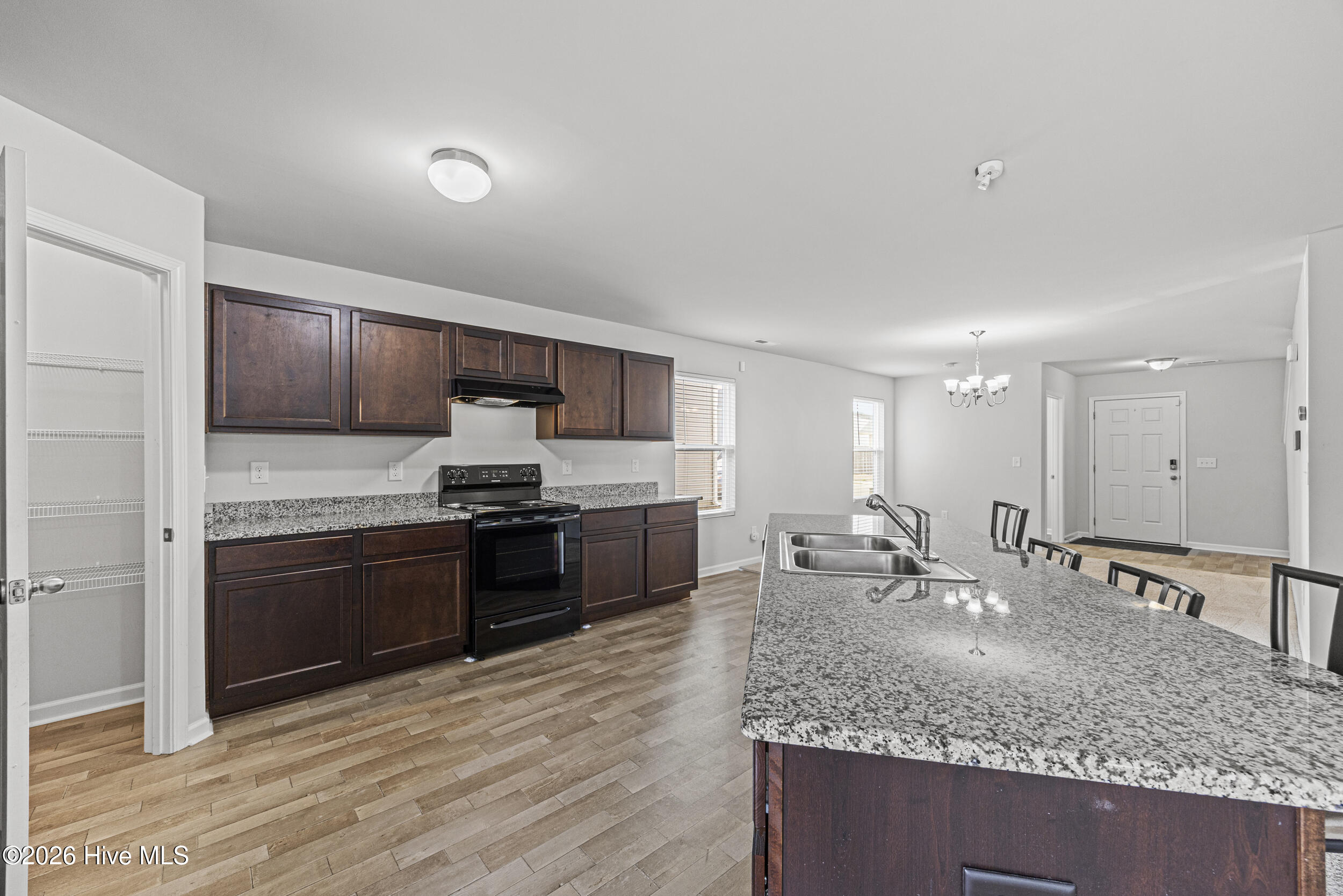 100557017 | Photo 14