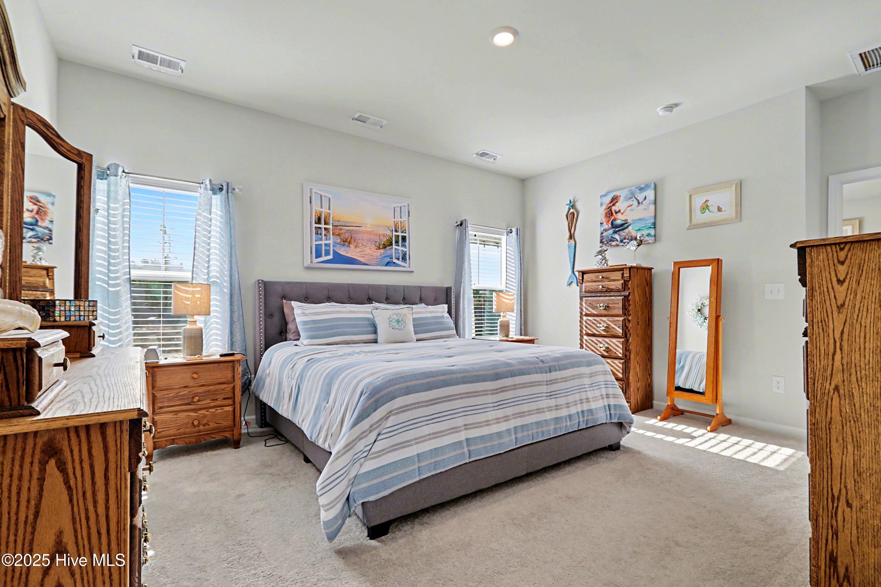 100547065 | Photo 23