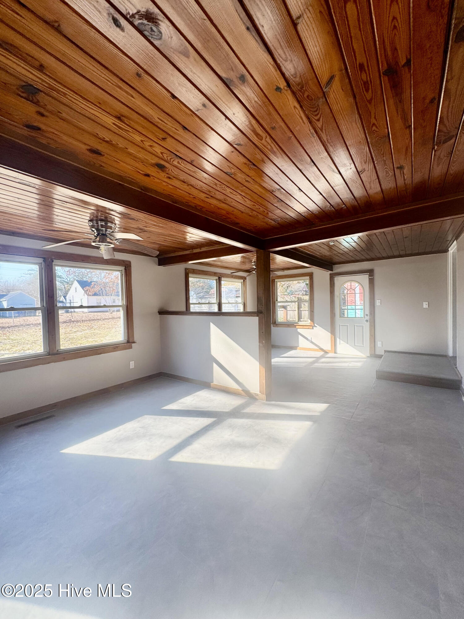 100546929 | Photo 19