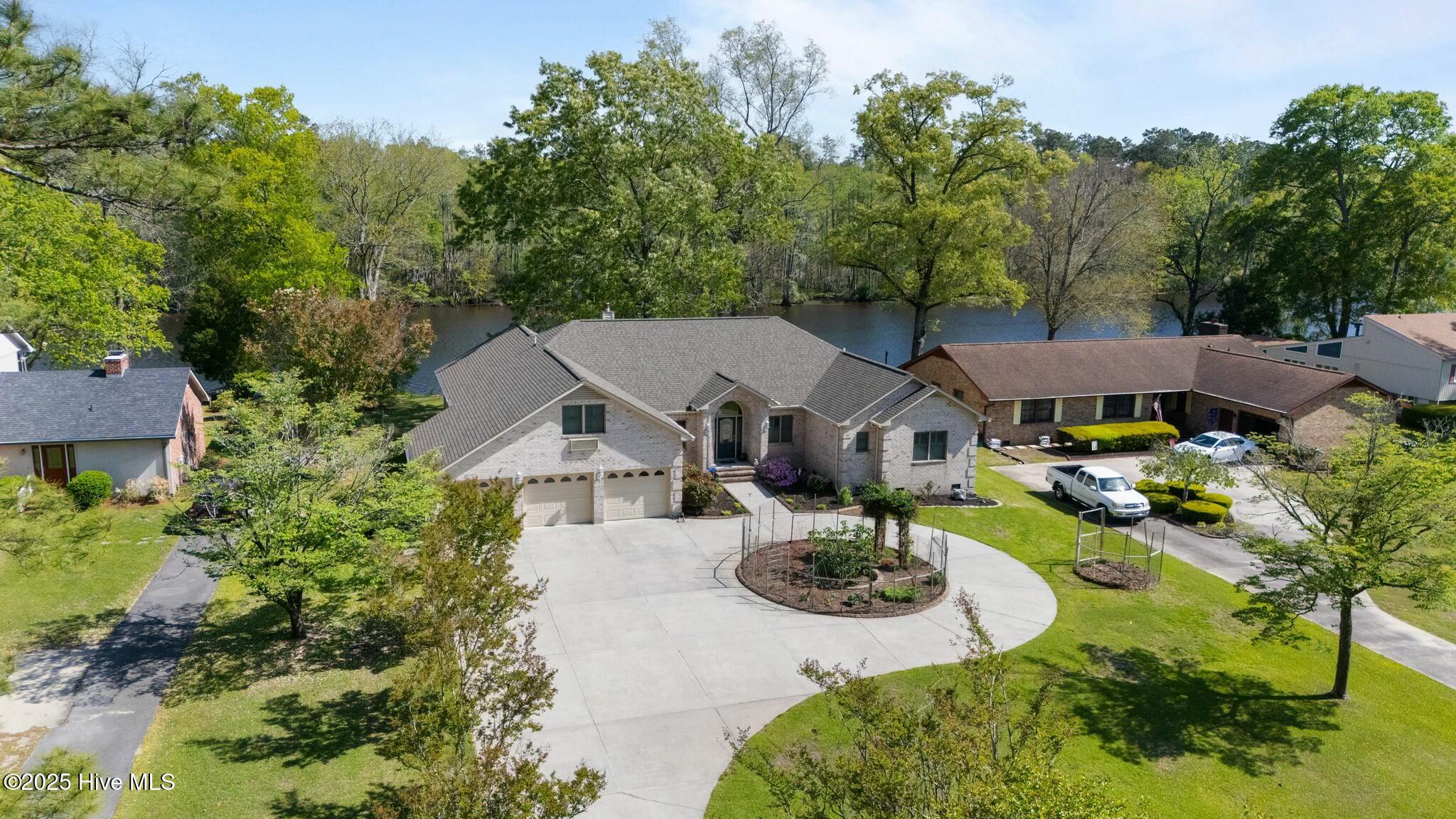 Homes for sale in New Bern, NC | 220 Shoreline Dr, New Bern, NC 28562 | MLS# 100501864