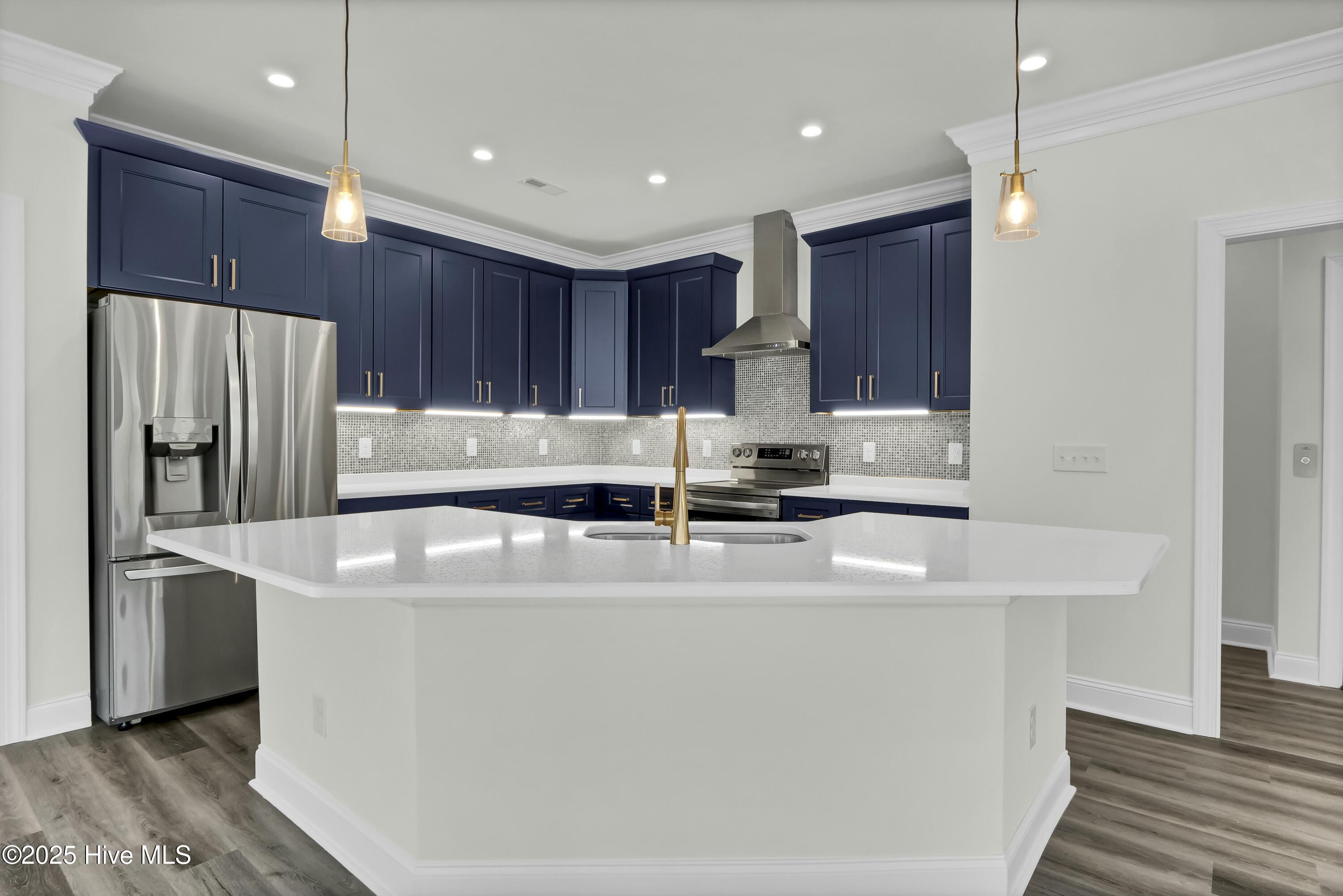 100486370 | Photo 12