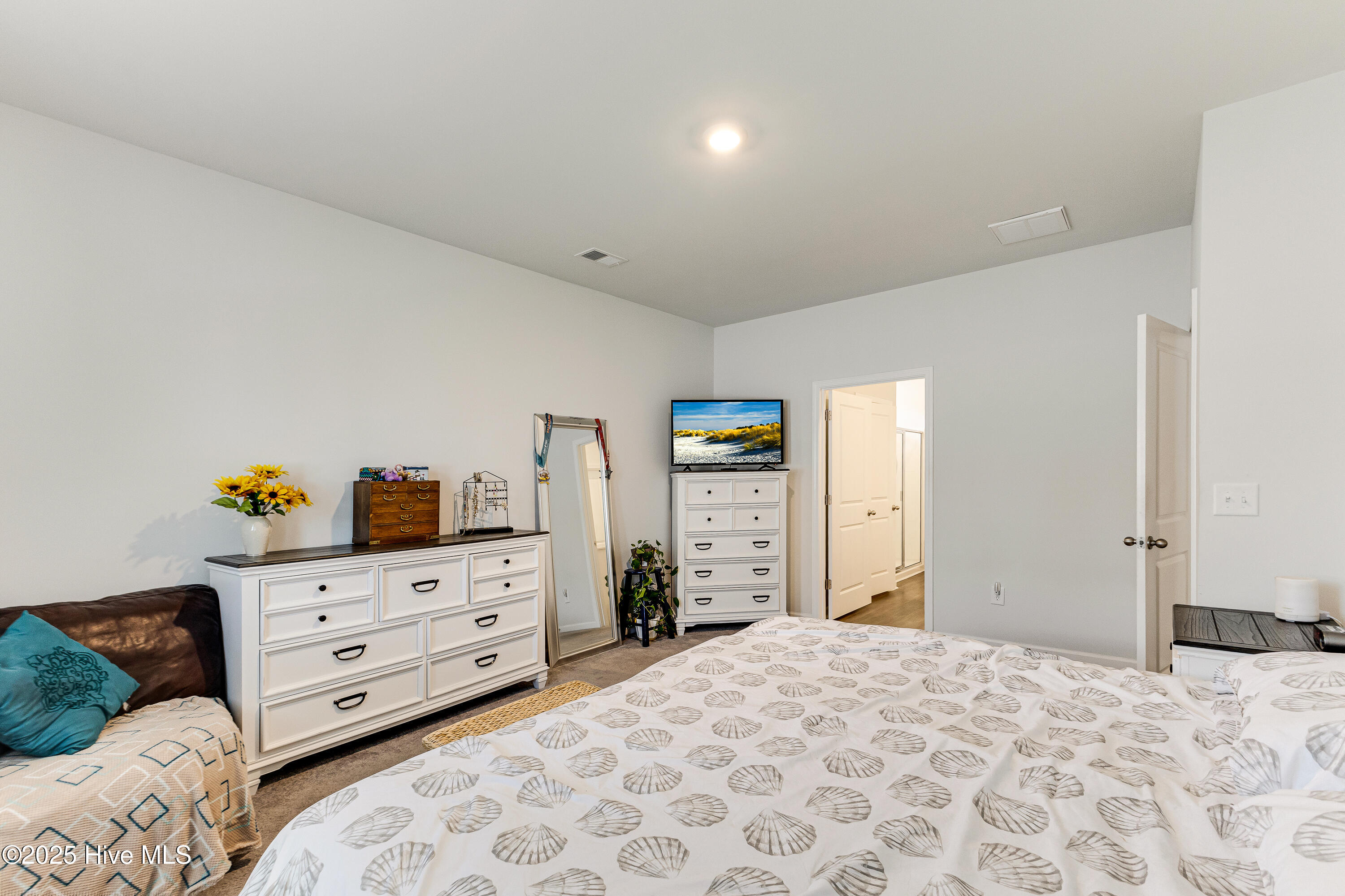 100521011 | Photo 16