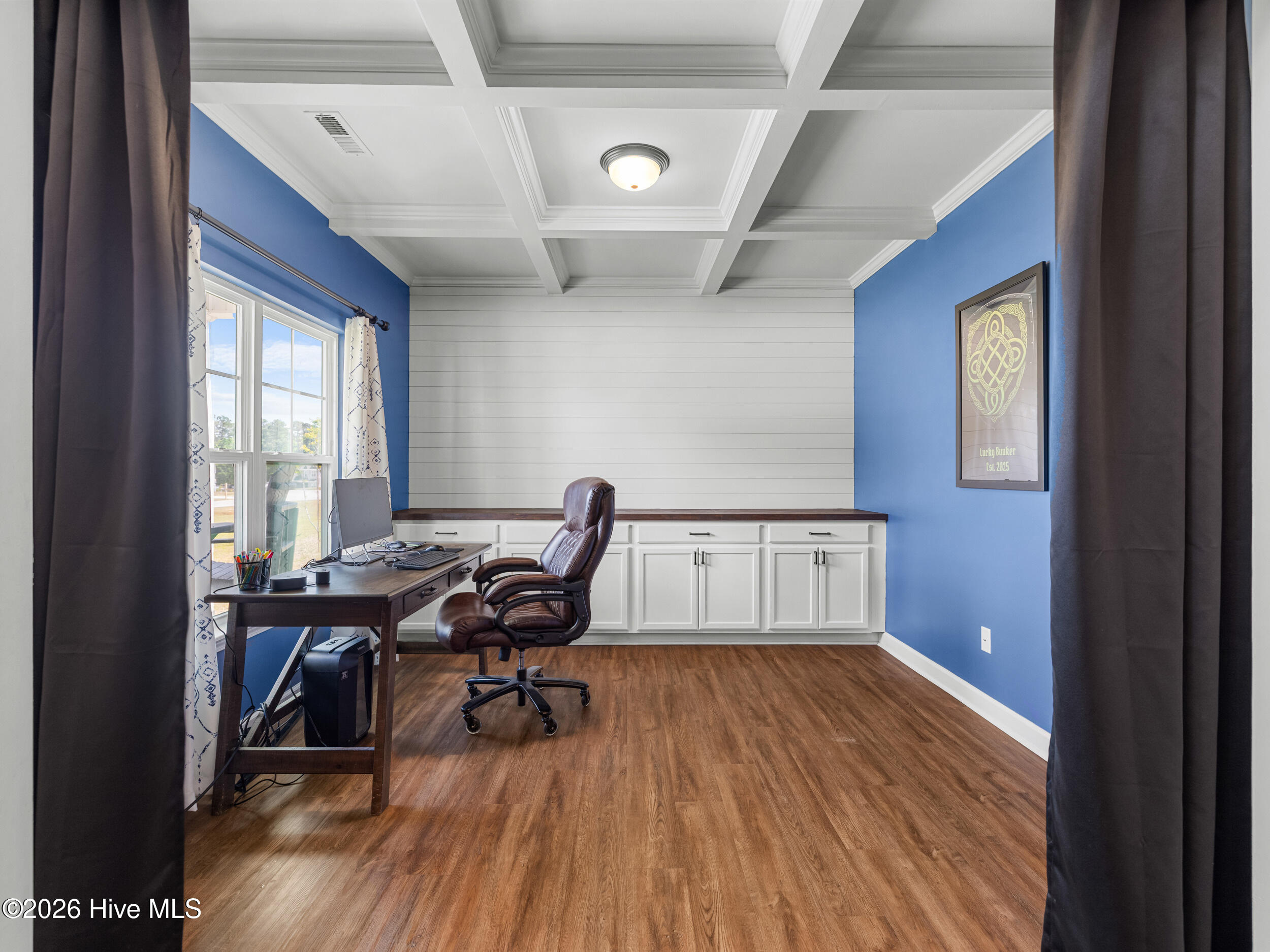 100570237 | Photo 23