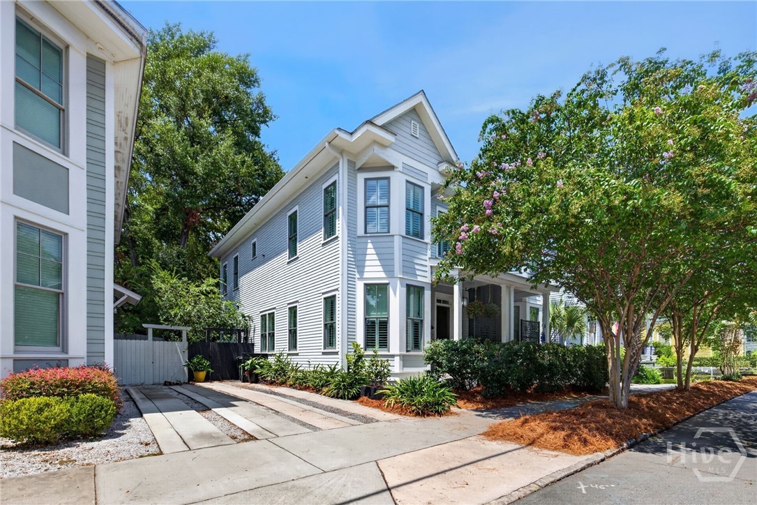 Photo 2 of Townhouse for sale at 2315 Barnard St, Savannah, GA 31401 | MLS# SA353355 | Listing updated on 2026-09-19