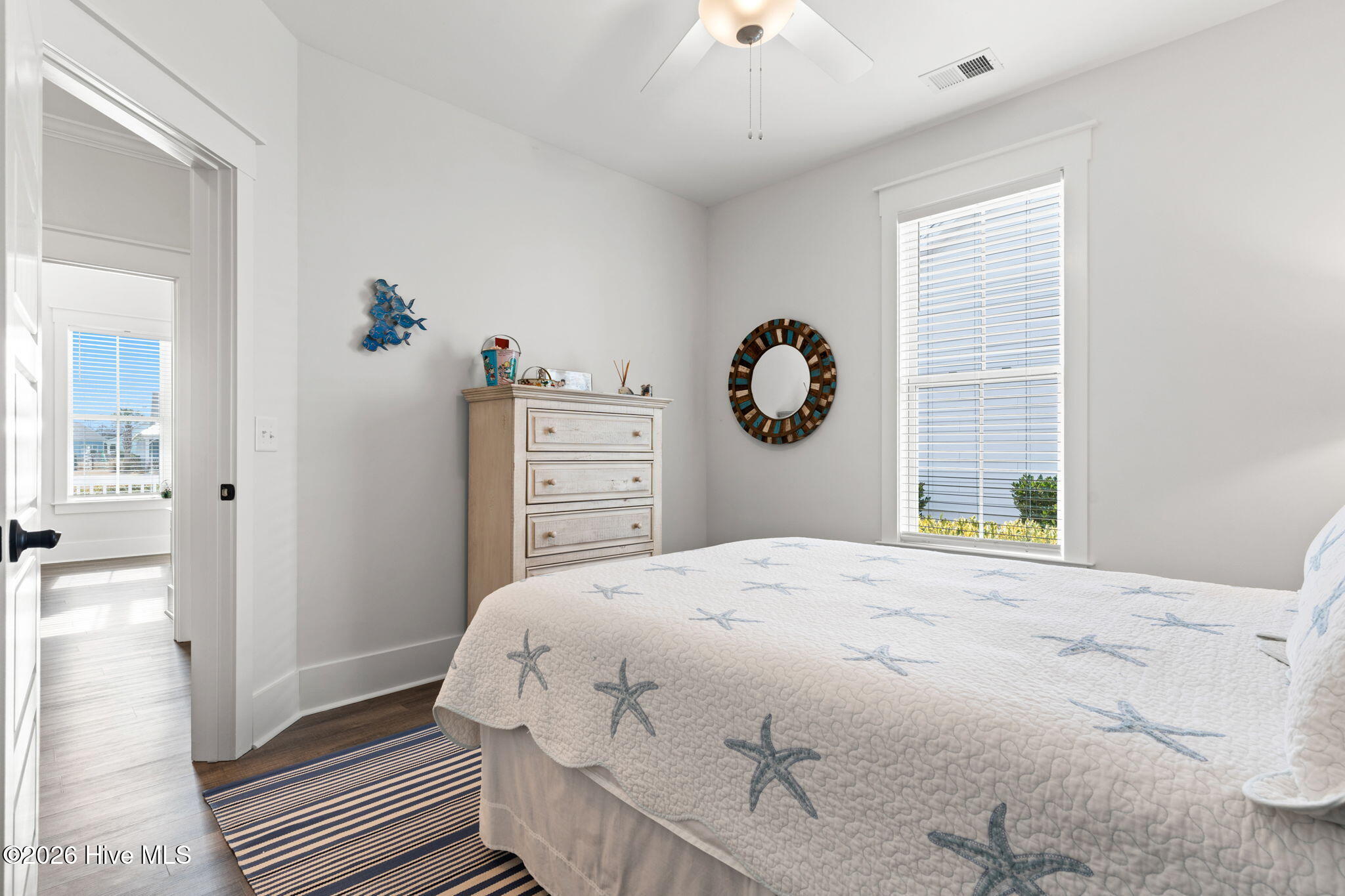 100549326 | Photo 26