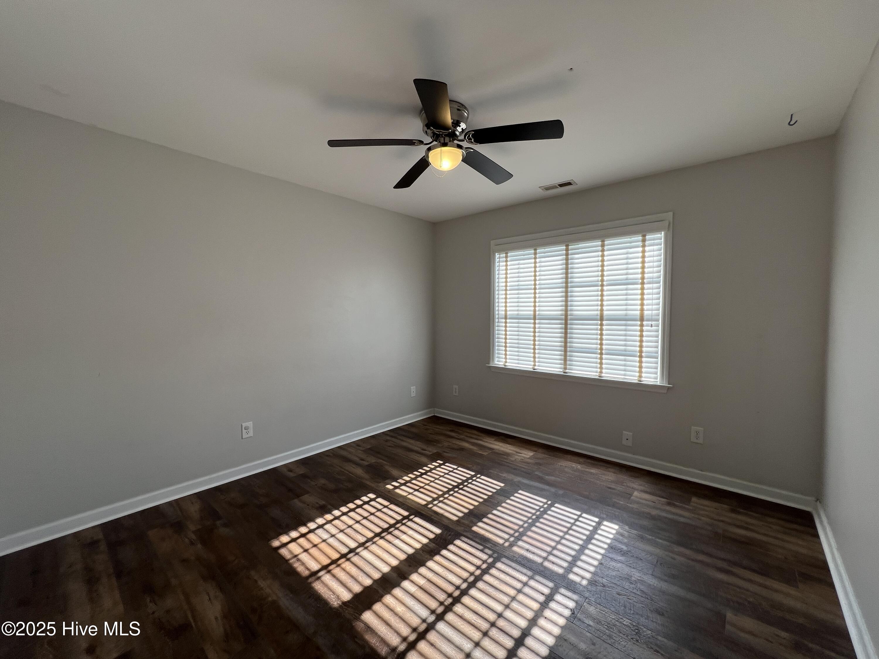 100528516 | Photo 23