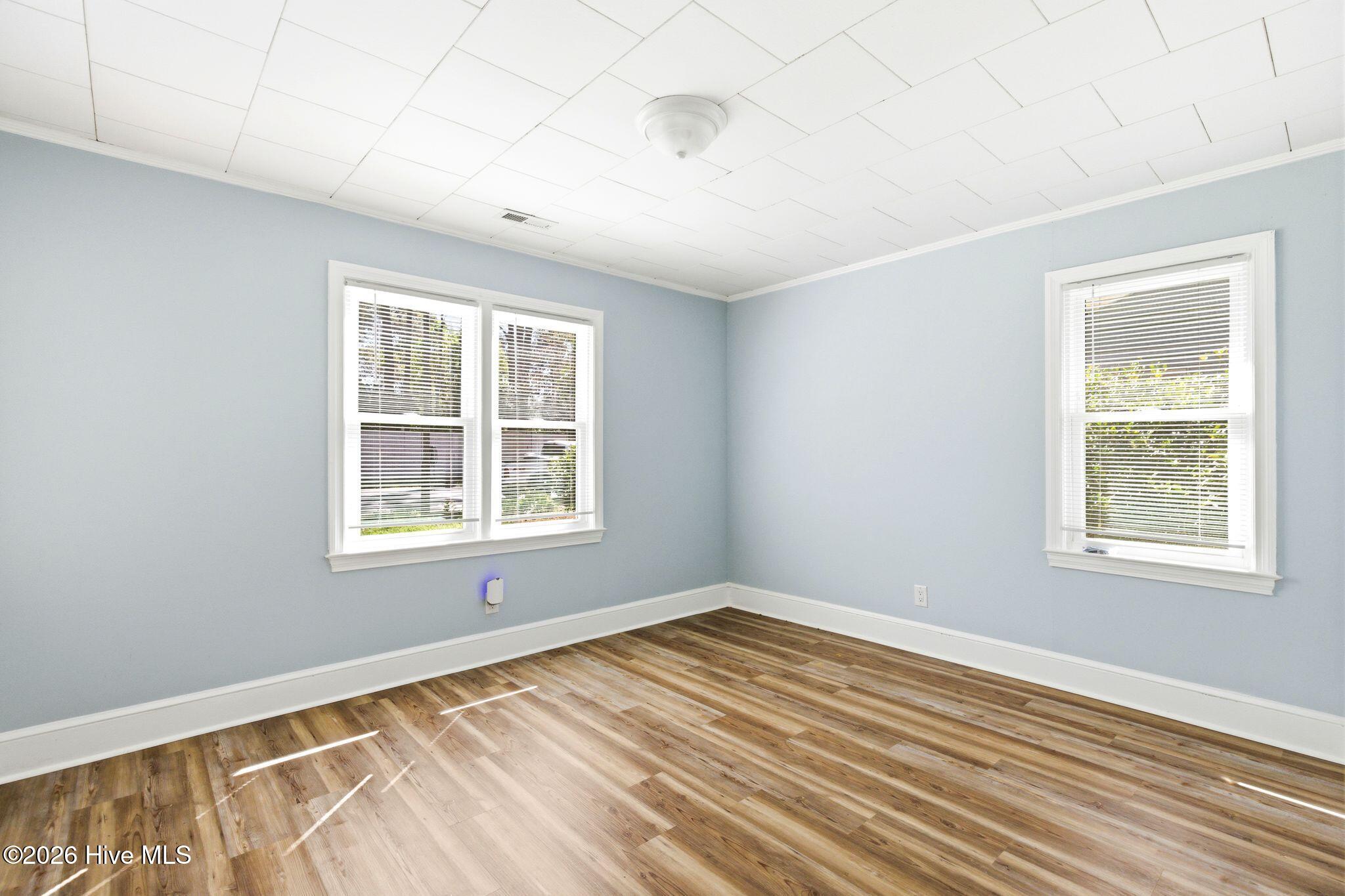 100562415 | Photo 25