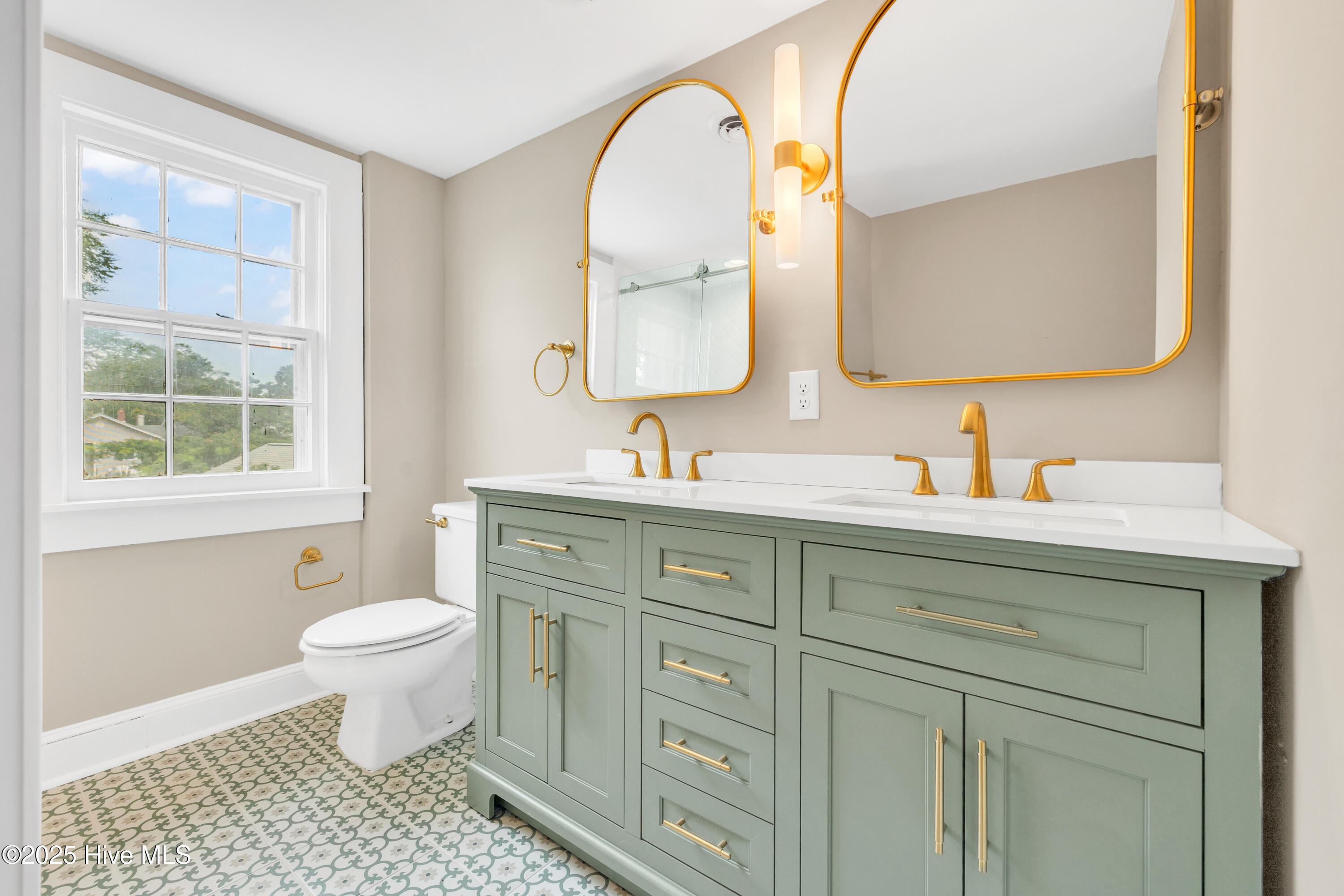 100522192 | Photo 28