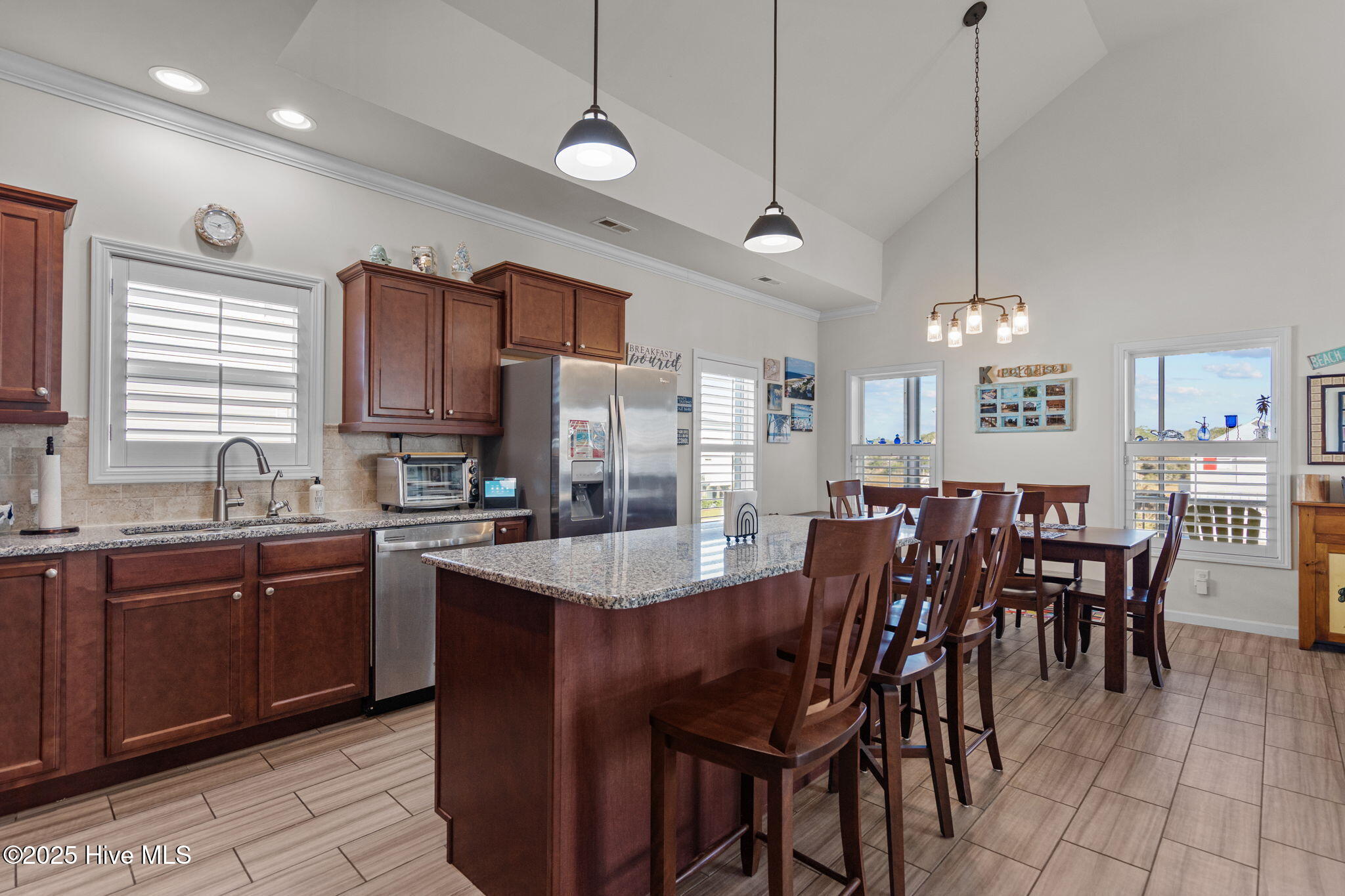 100540020 | Photo 30