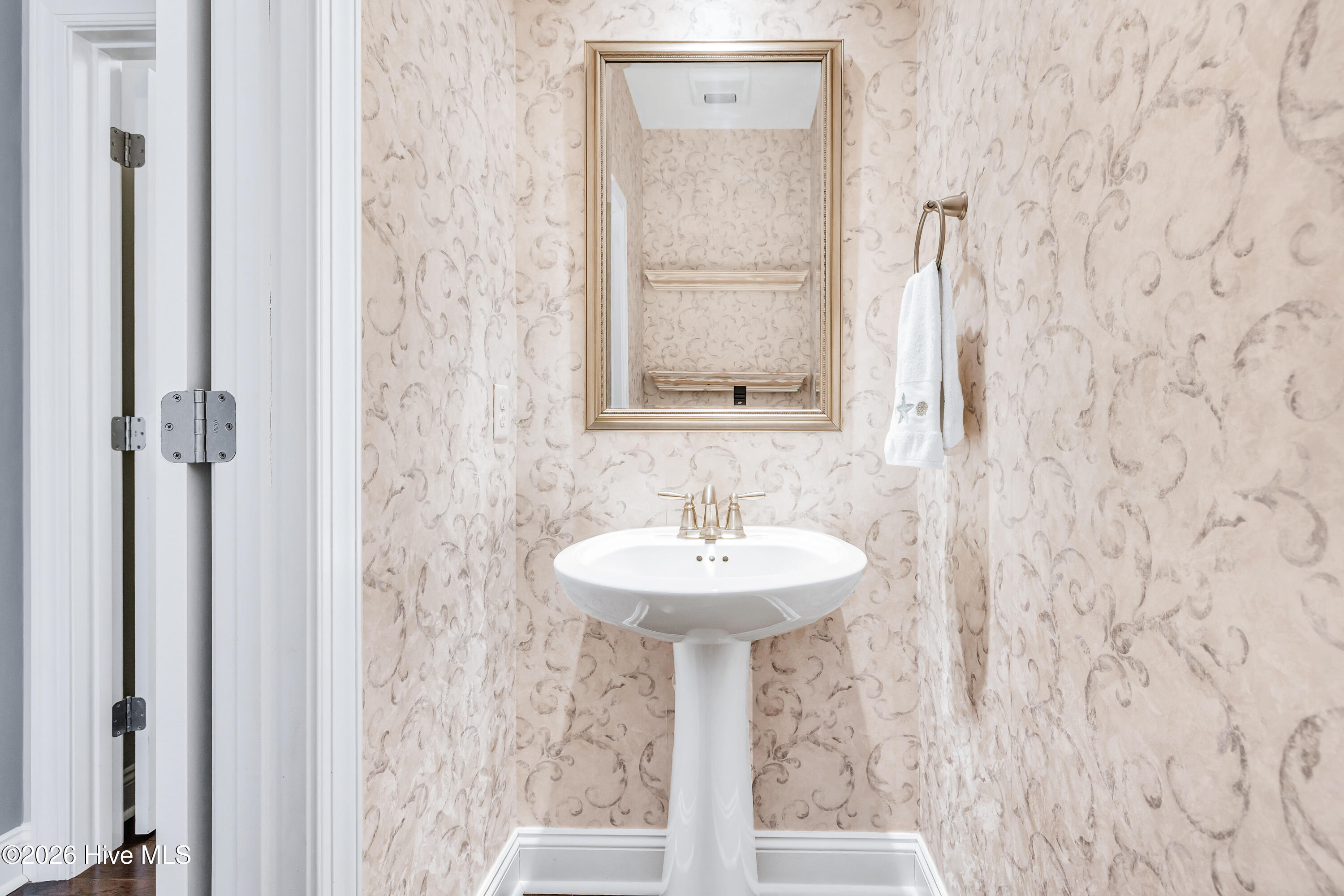 100550205 | Photo 35