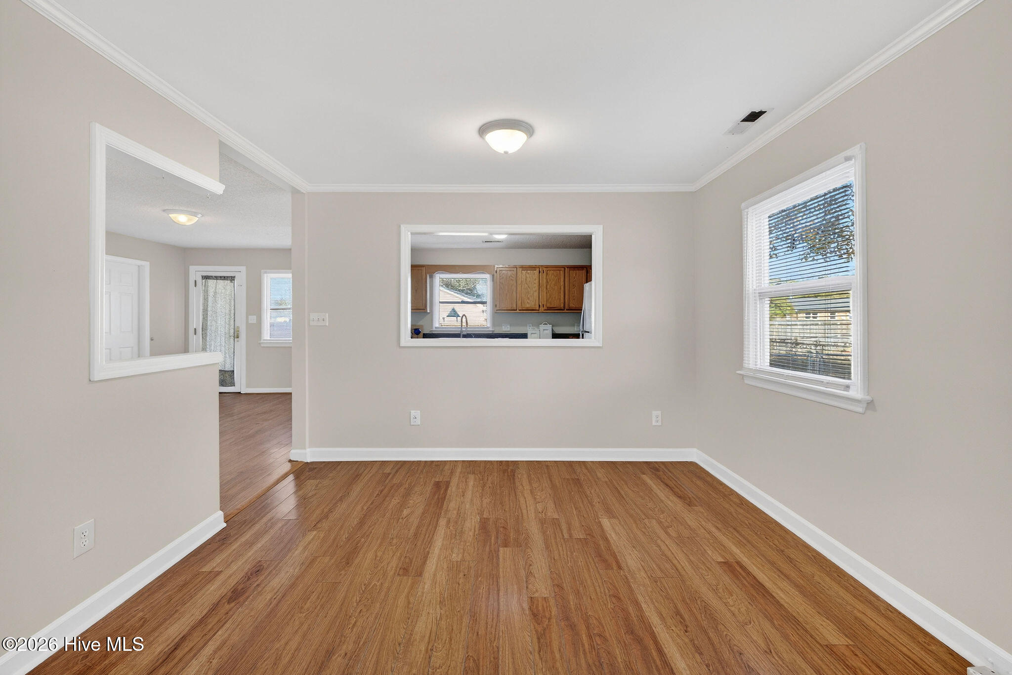 100545723 | Photo 10