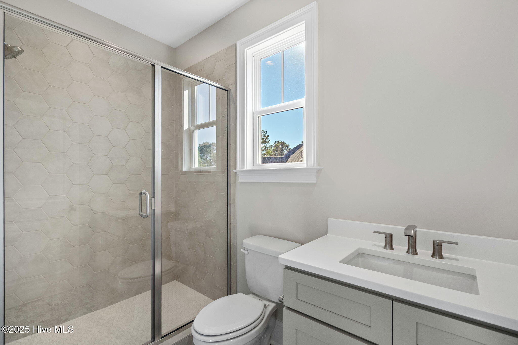 100525114 | Photo 36